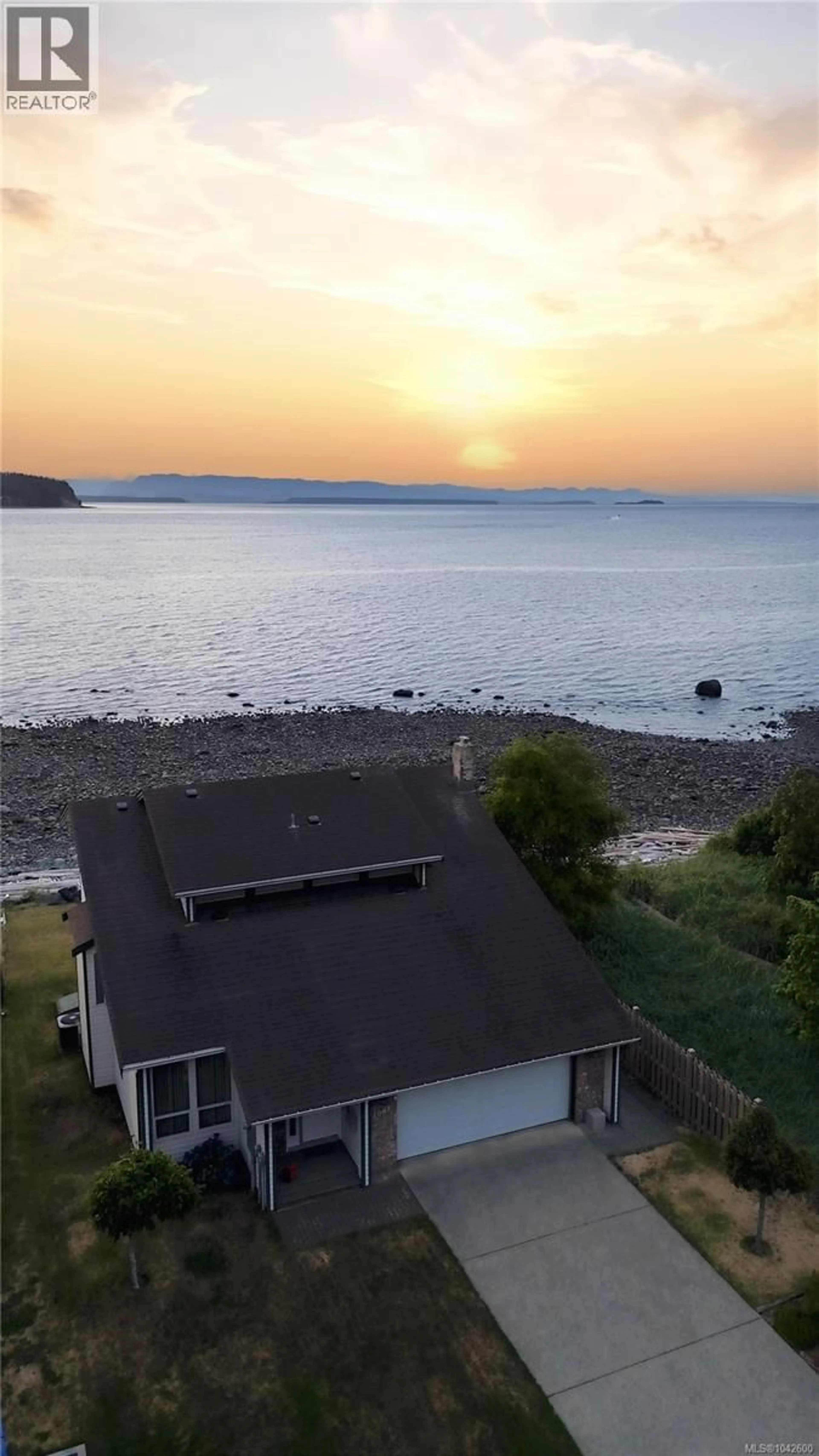 A pic from outside/outdoor area/front of a property/back of a property/a pic from drone, water/lake/river/ocean view for 1081 ISLAND HIGHWAY SOUTH, Campbell River British Columbia V9W1B4