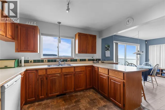 1081 ISLAND HIGHWAY SOUTH, Campbell River 5