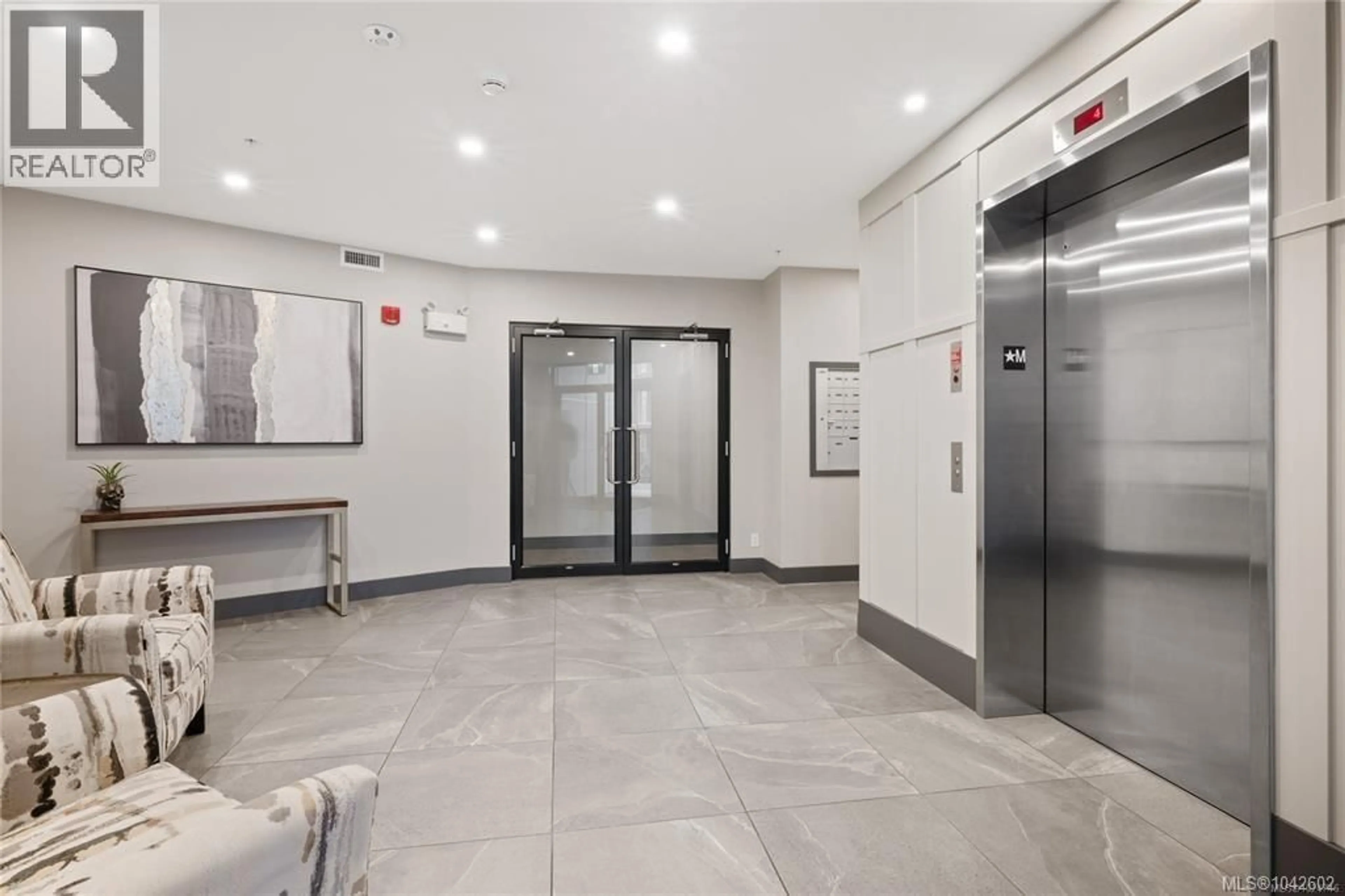 Indoor foyer for 207 - 6540 METRAL DRIVE, Nanaimo British Columbia V9T2L8