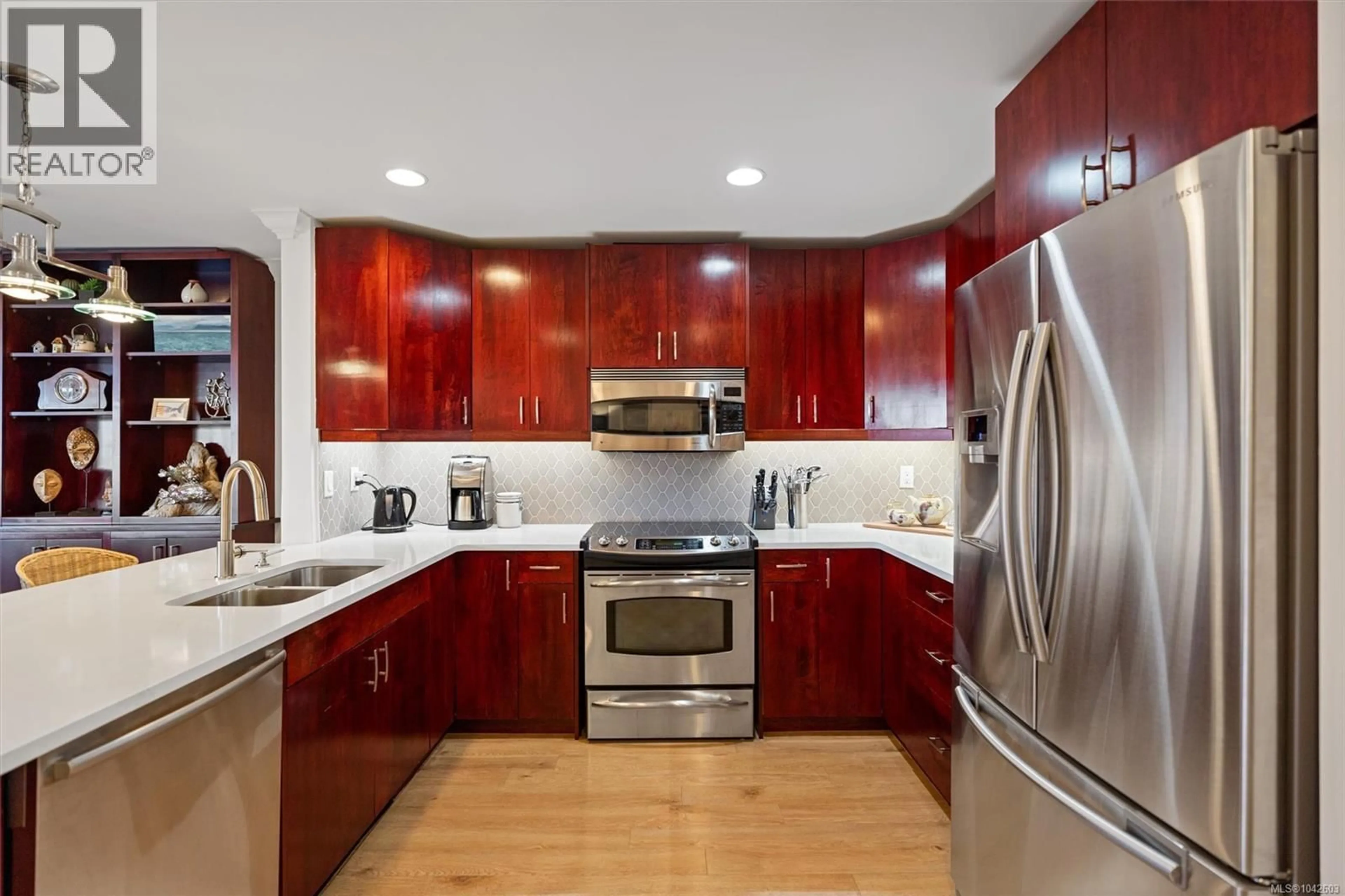Contemporary kitchen, unknown for 101 - 640 MONTREAL STREET, Victoria British Columbia V8V1Z8