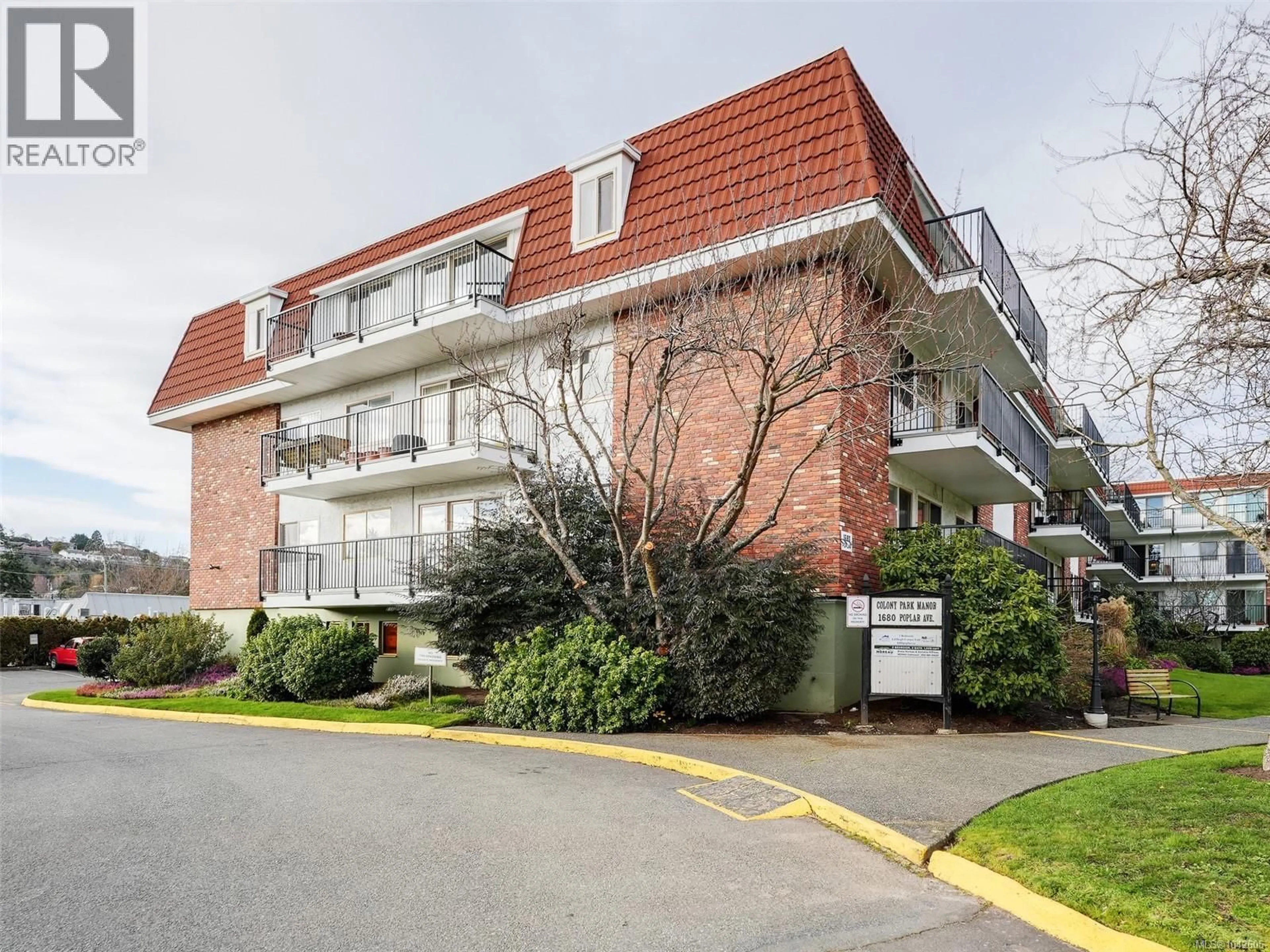 Unknown for 120 - 1680 POPLAR AVENUE, Saanich British Columbia V8P4K7