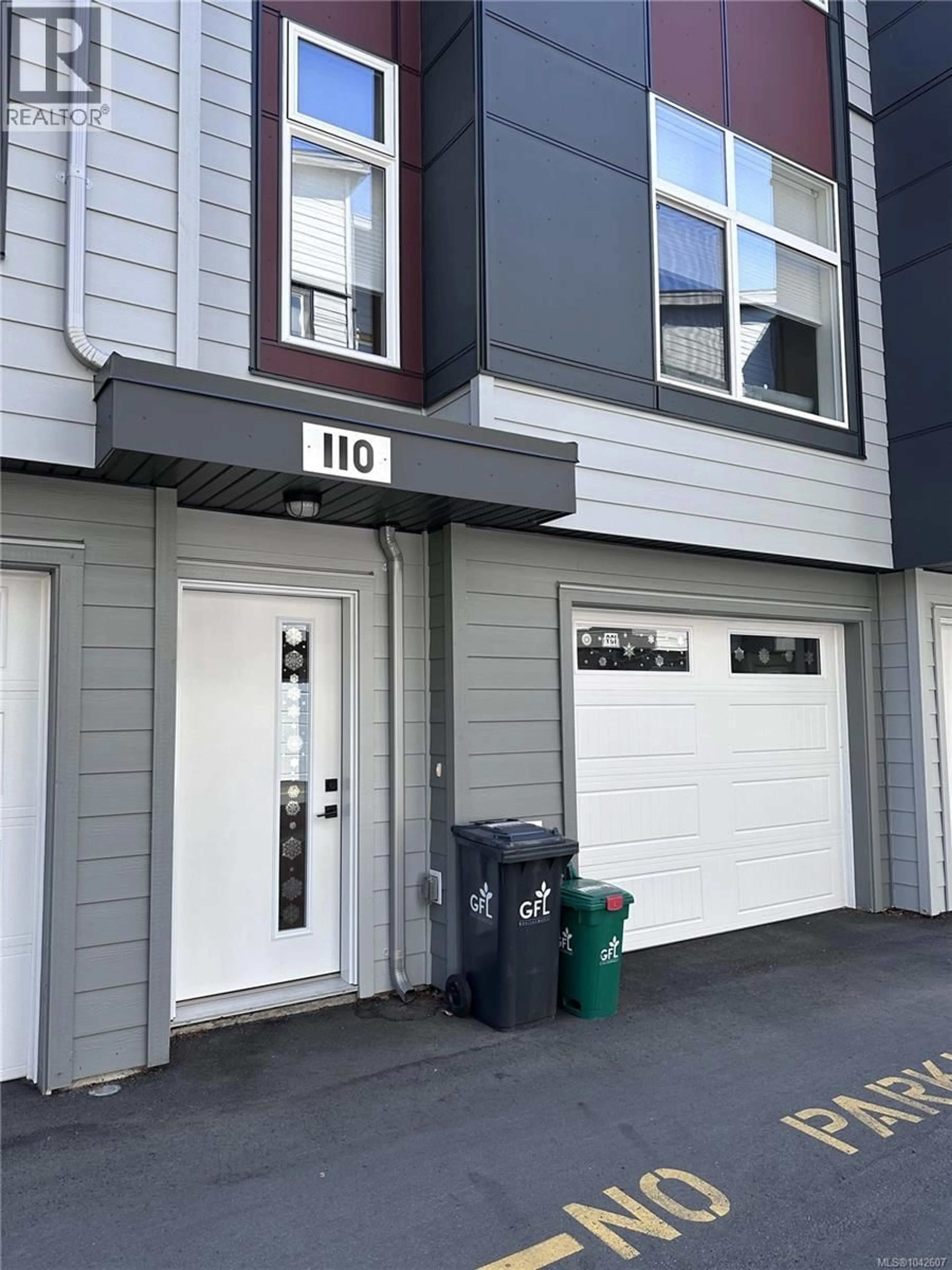 Home with vinyl exterior material, street for 110 - 2120 TRIANGLE TRAIL, Langford British Columbia V9C0R2