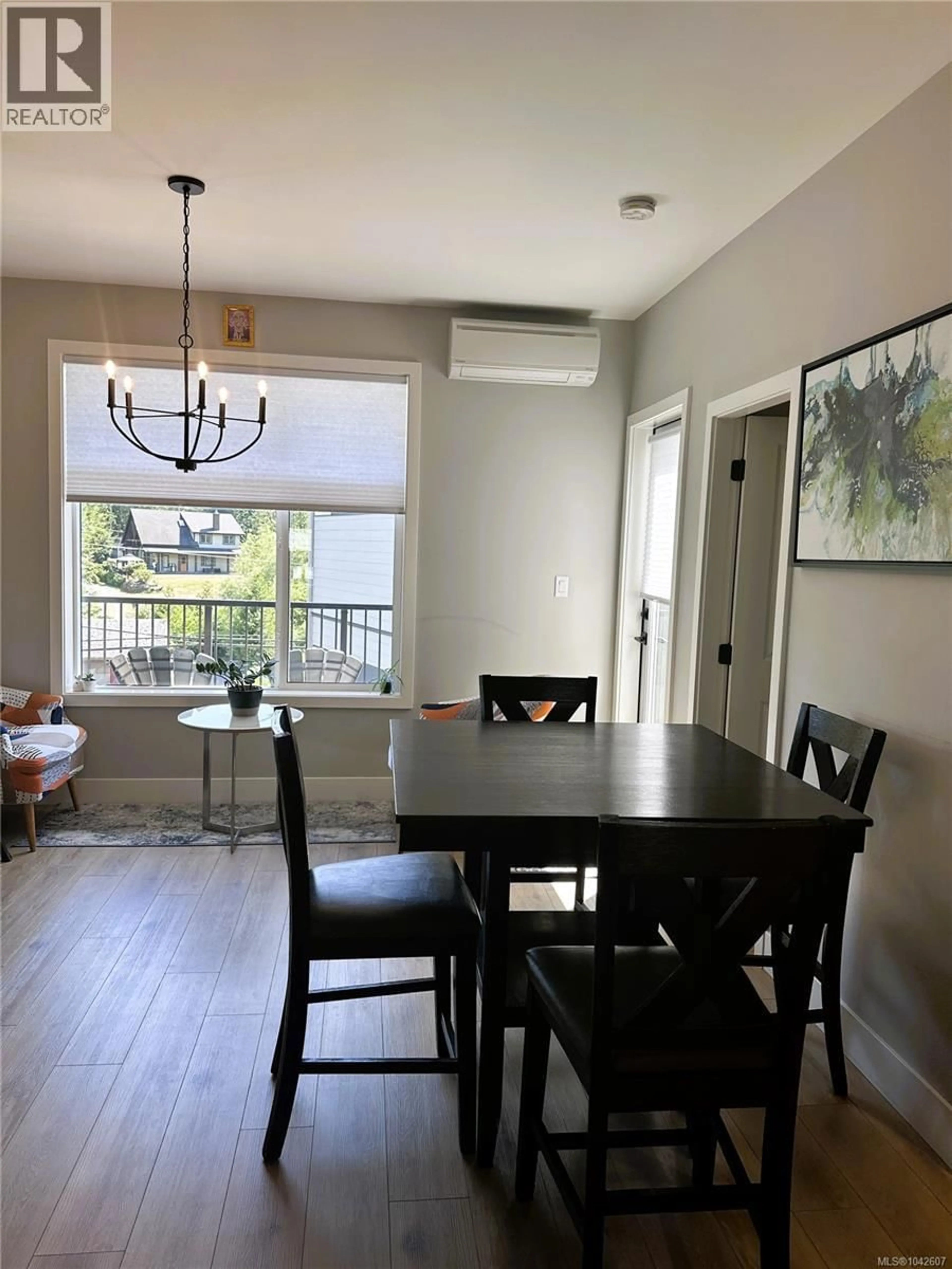 Dining room, wood/laminate floor for 110 - 2120 TRIANGLE TRAIL, Langford British Columbia V9C0R2