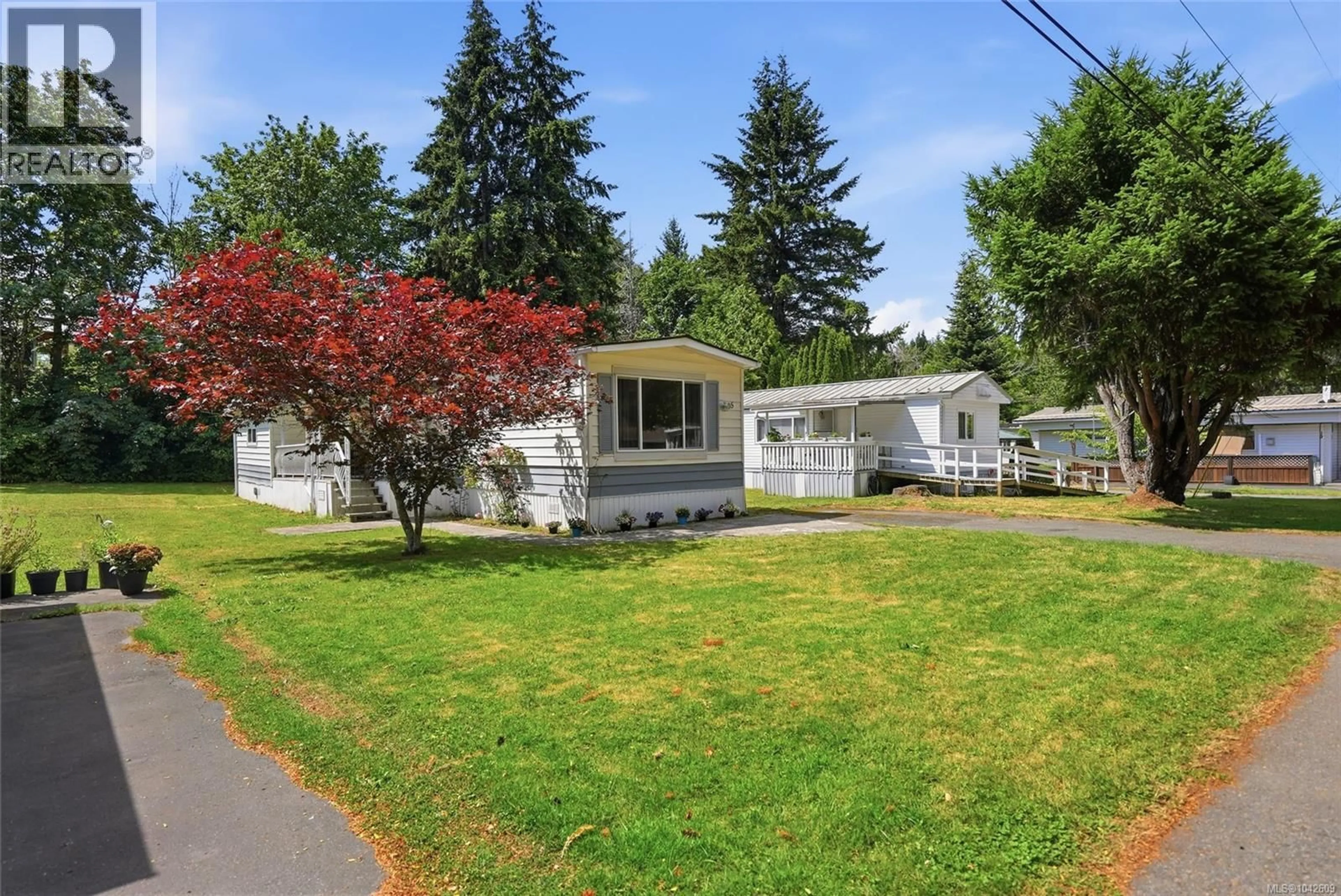 Home with vinyl exterior material, street for 105 - 1359 CRANBERRY AVENUE, Nanaimo British Columbia V9R6L5