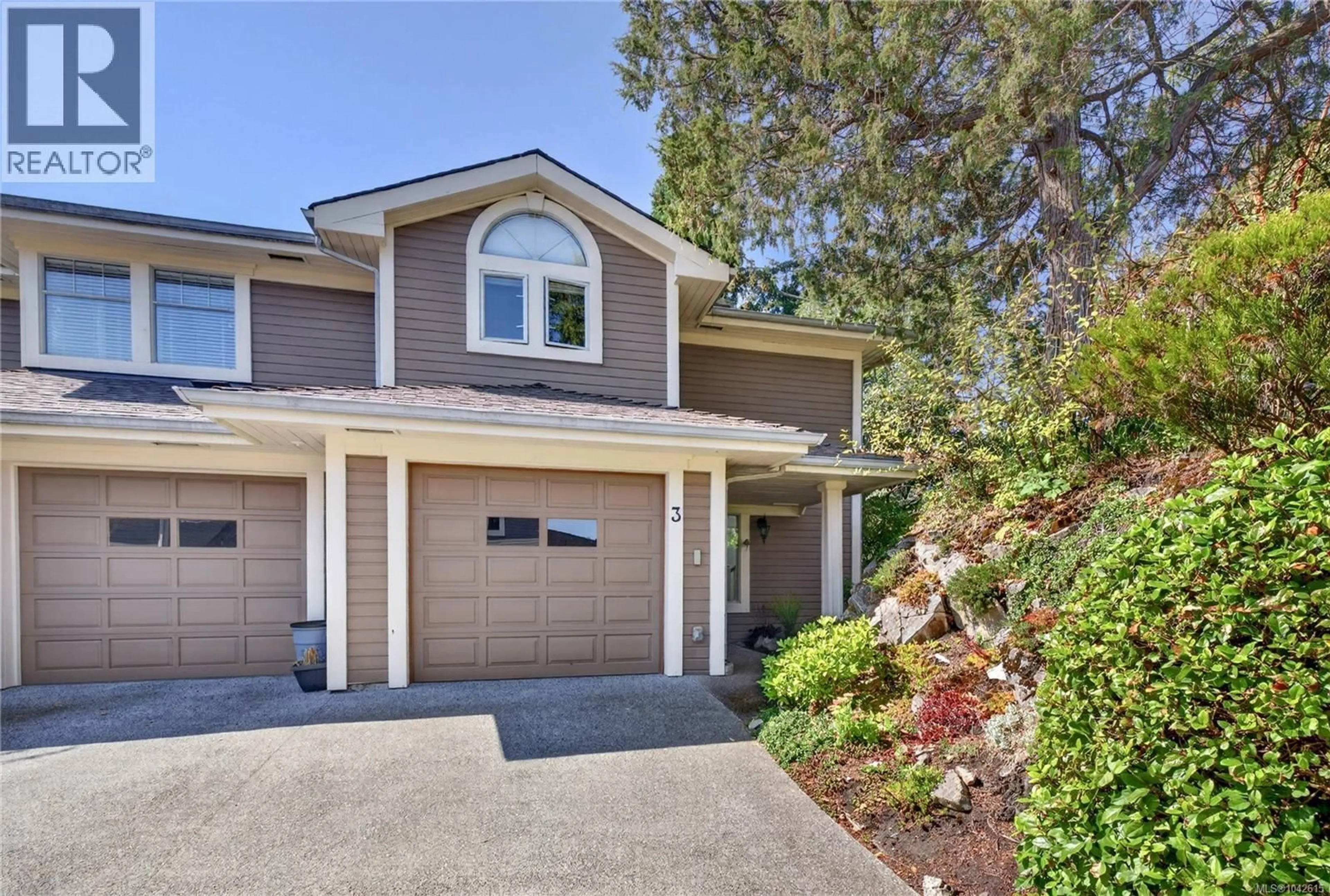 Home with vinyl exterior material, street for 3 - 111 FULFORD-GANGES ROAD, Salt Spring British Columbia V8K2R9