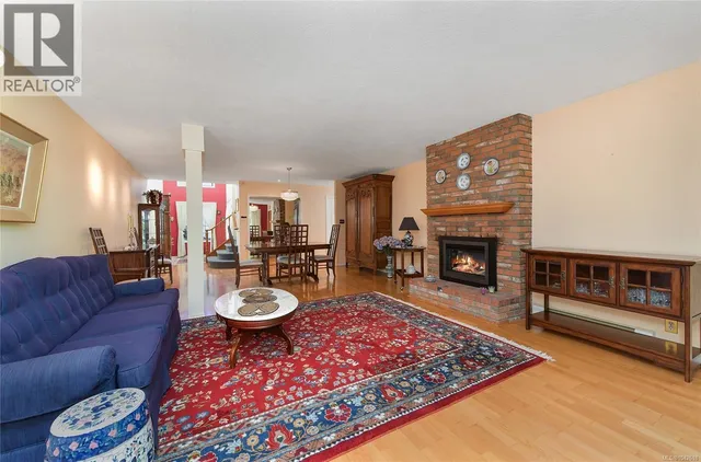 3 - 4631 LOCHSIDE DRIVE, Saanich 5