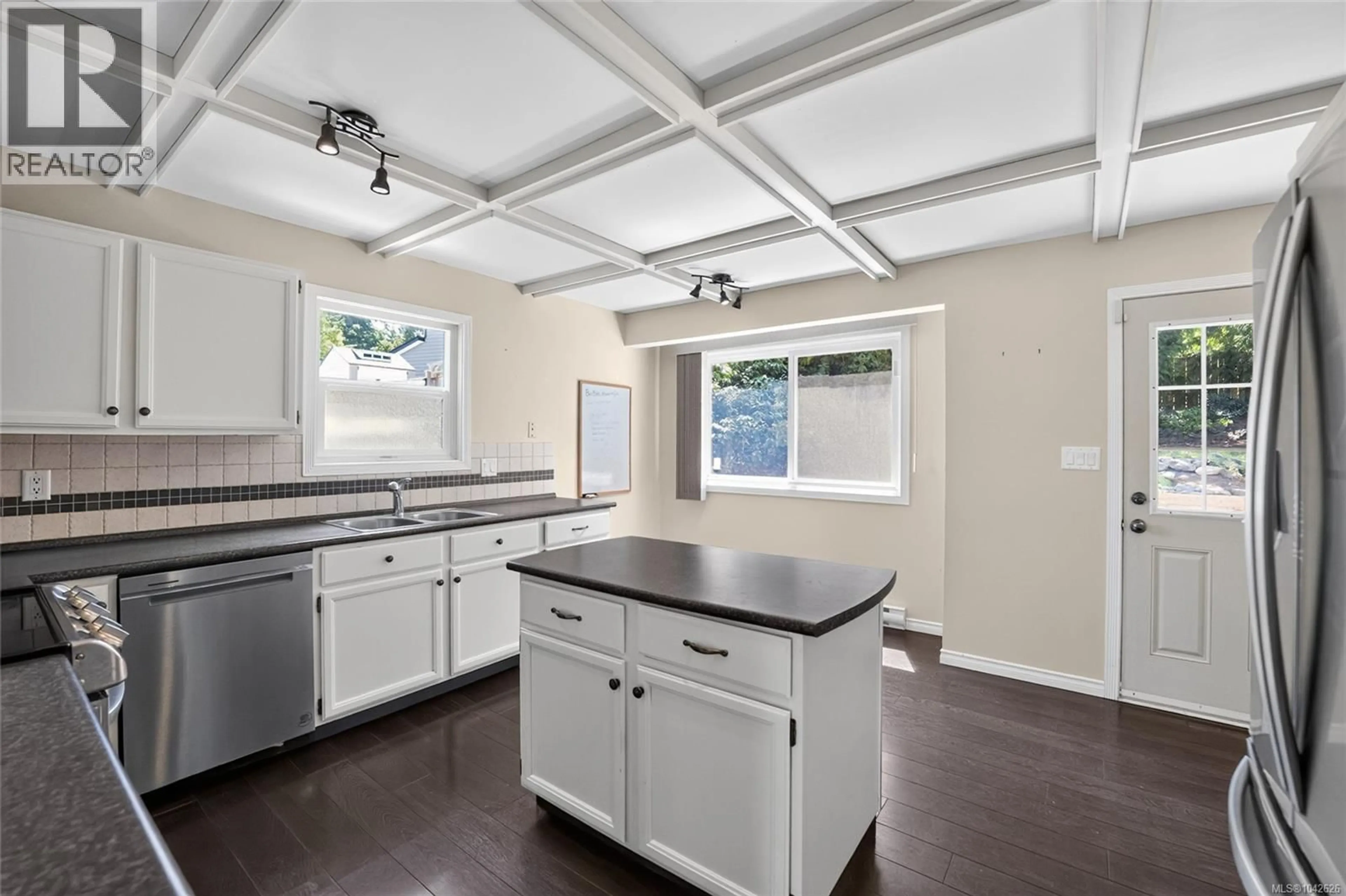 Open concept kitchen, unknown for 3538 FAIRVIEW DRIVE, Nanaimo British Columbia V9T4R6