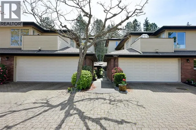 104 - 2345 CEDAR HILL CROSS ROAD, Oak Bay 2