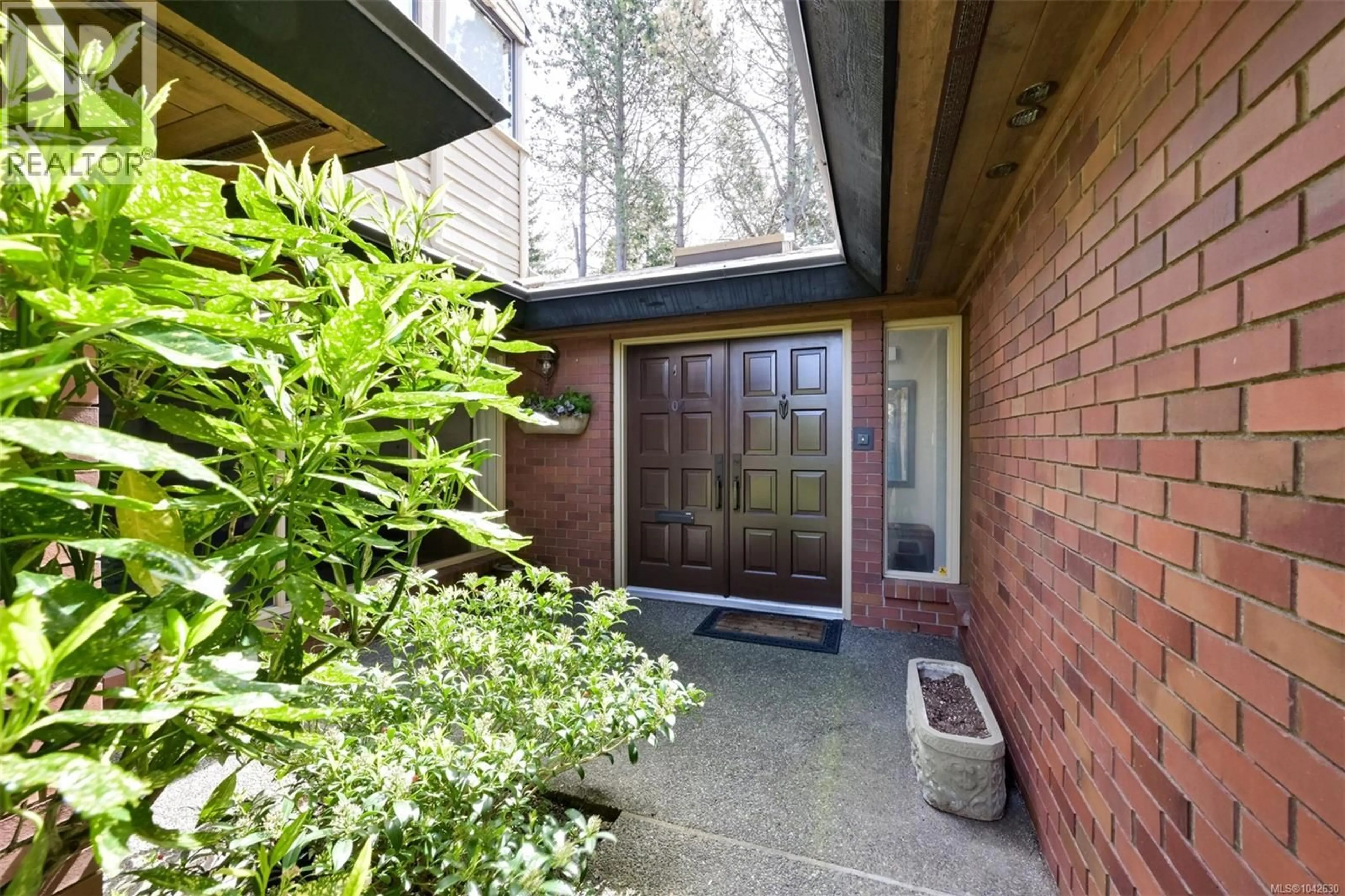 Unknown for 104 - 2345 CEDAR HILL CROSS ROAD, Oak Bay British Columbia V8P5M8