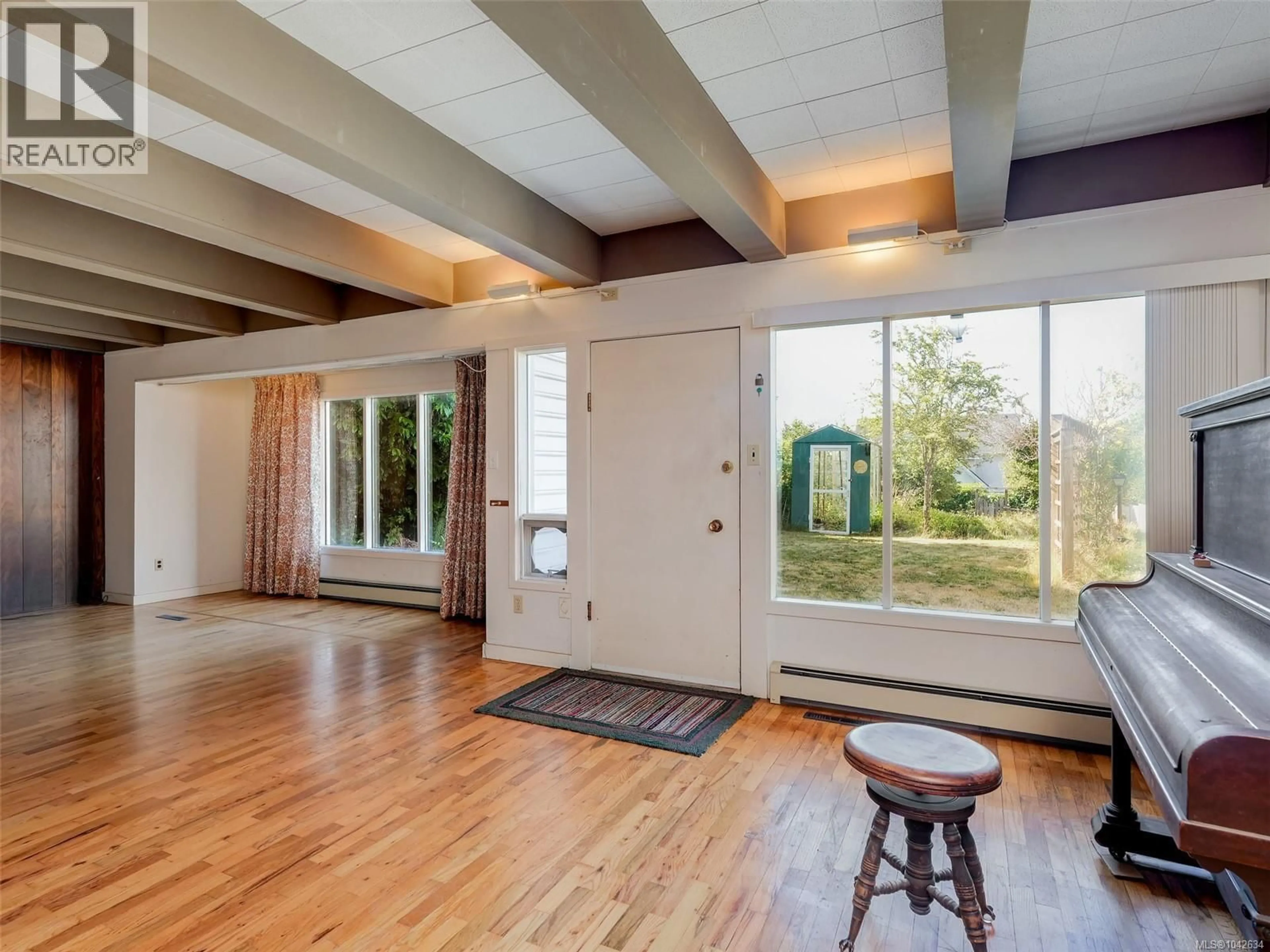 Indoor entryway for 1232 RICHARDSON STREET, Victoria British Columbia V8V3E1