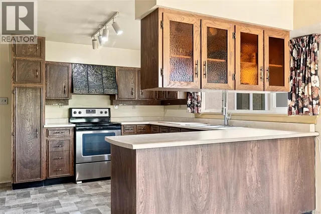 950 DUNN AVENUE, Saanich 5