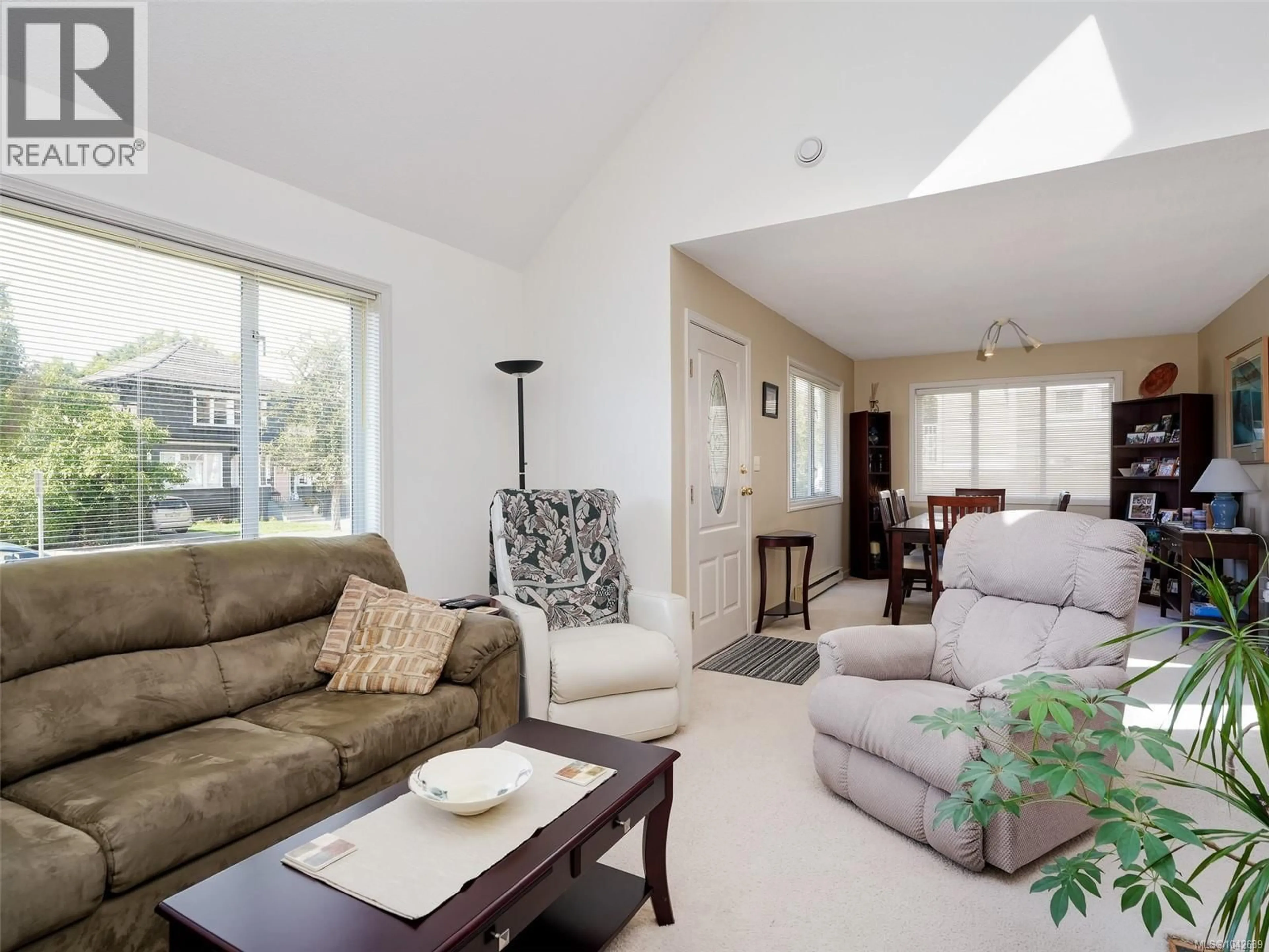 Living room with furniture, unknown for 1230 RICHARDSON STREET, Victoria British Columbia V8V3E1