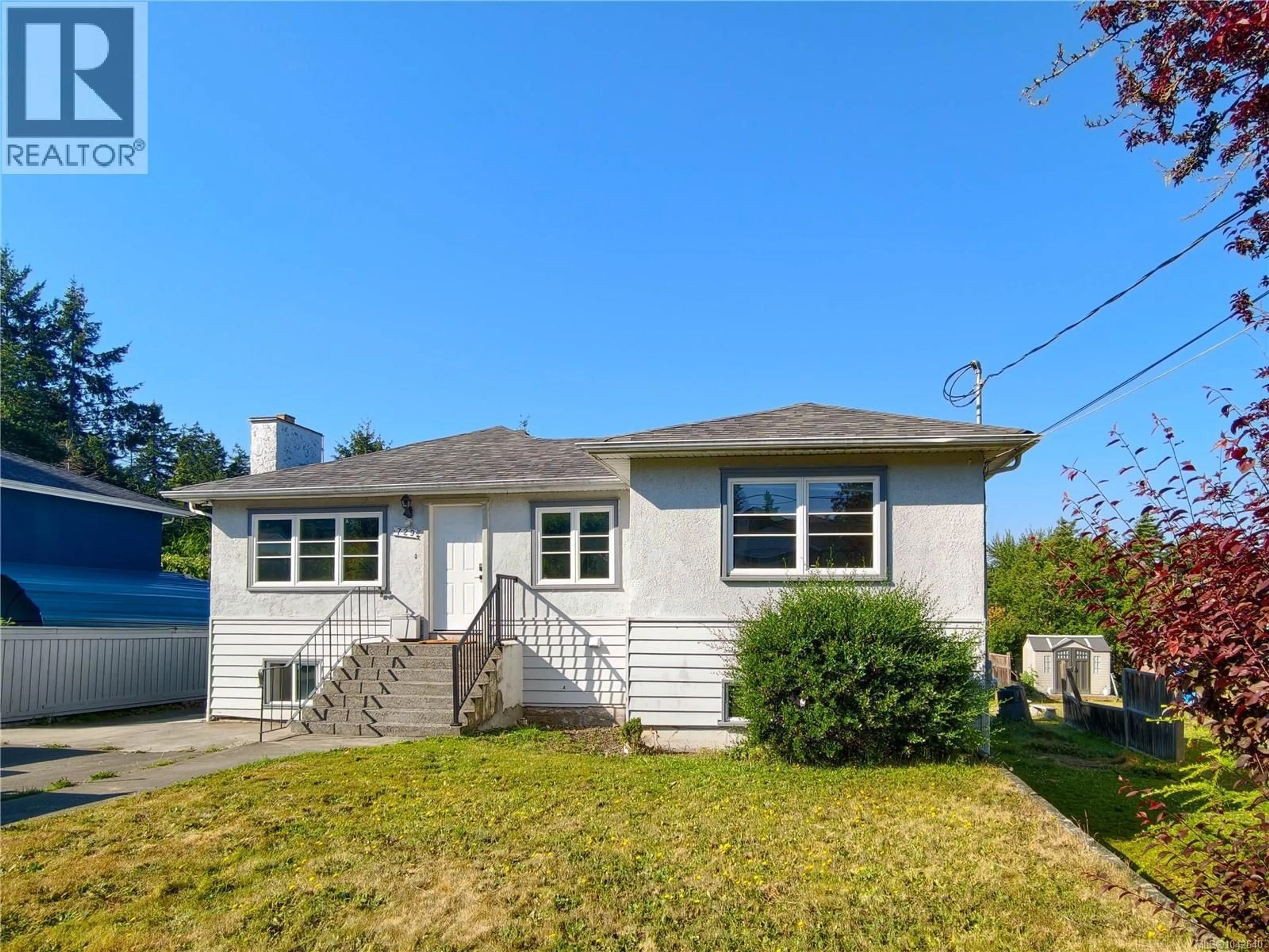 Home with vinyl exterior material, street for 729 DAFFODIL AVENUE, Saanich British Columbia V8Z2S8