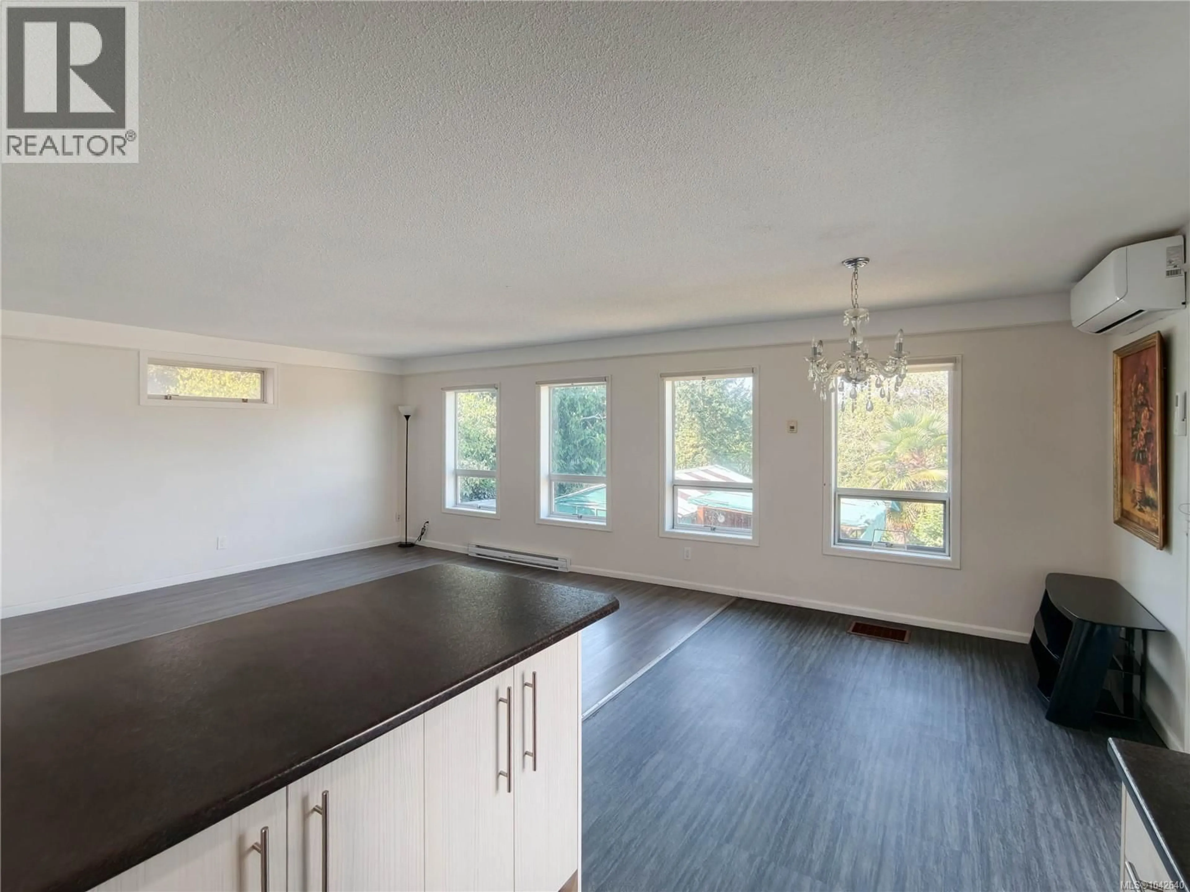 Open concept kitchen, wood/laminate floor for 729 DAFFODIL AVENUE, Saanich British Columbia V8Z2S8