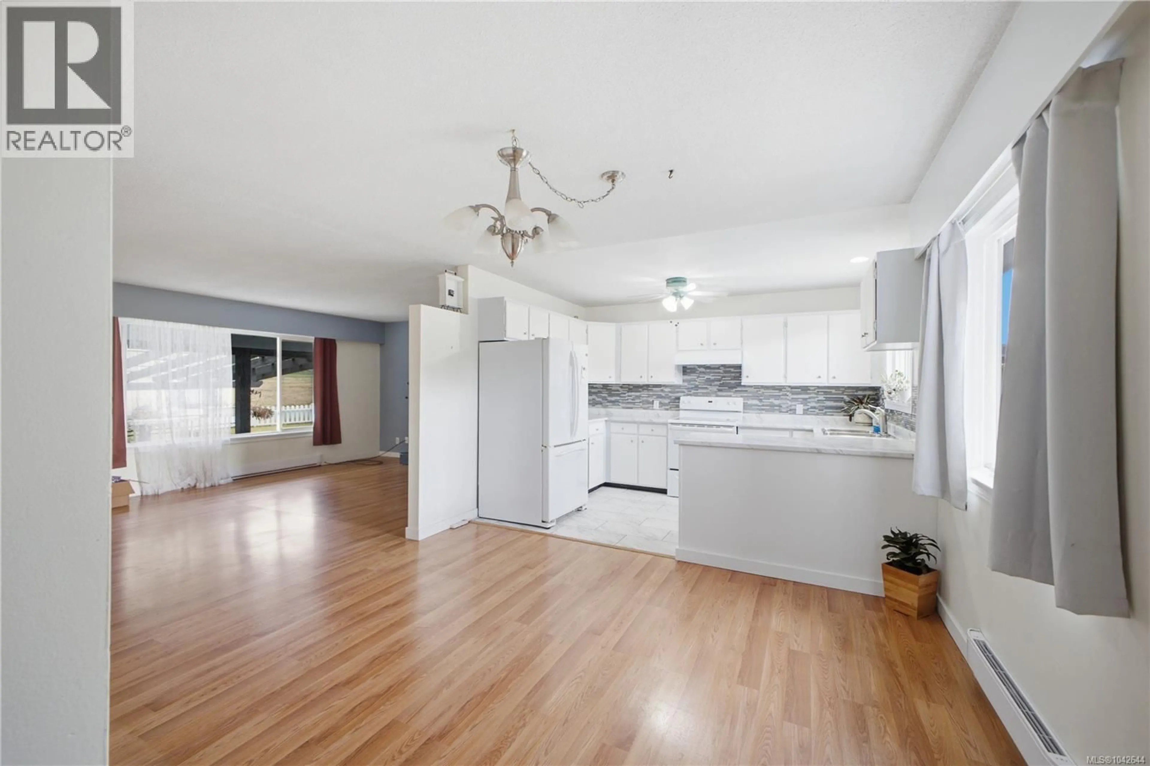 Open concept kitchen, unknown for 2505 ALDER STREET SOUTH, Campbell River British Columbia V9W5T3