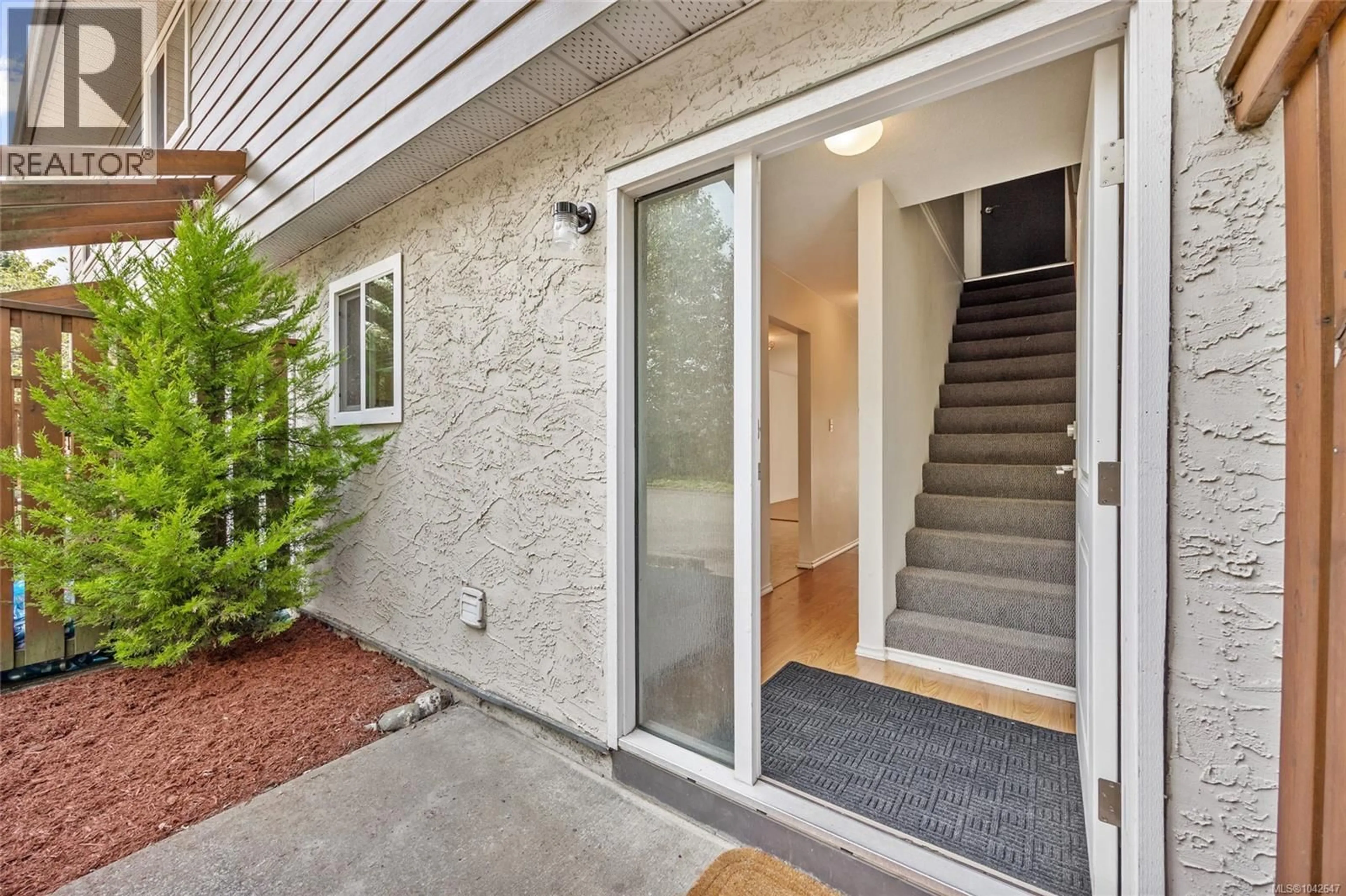 Indoor entryway for 10 - 951 17TH STREET, Courtenay British Columbia V9N7P8