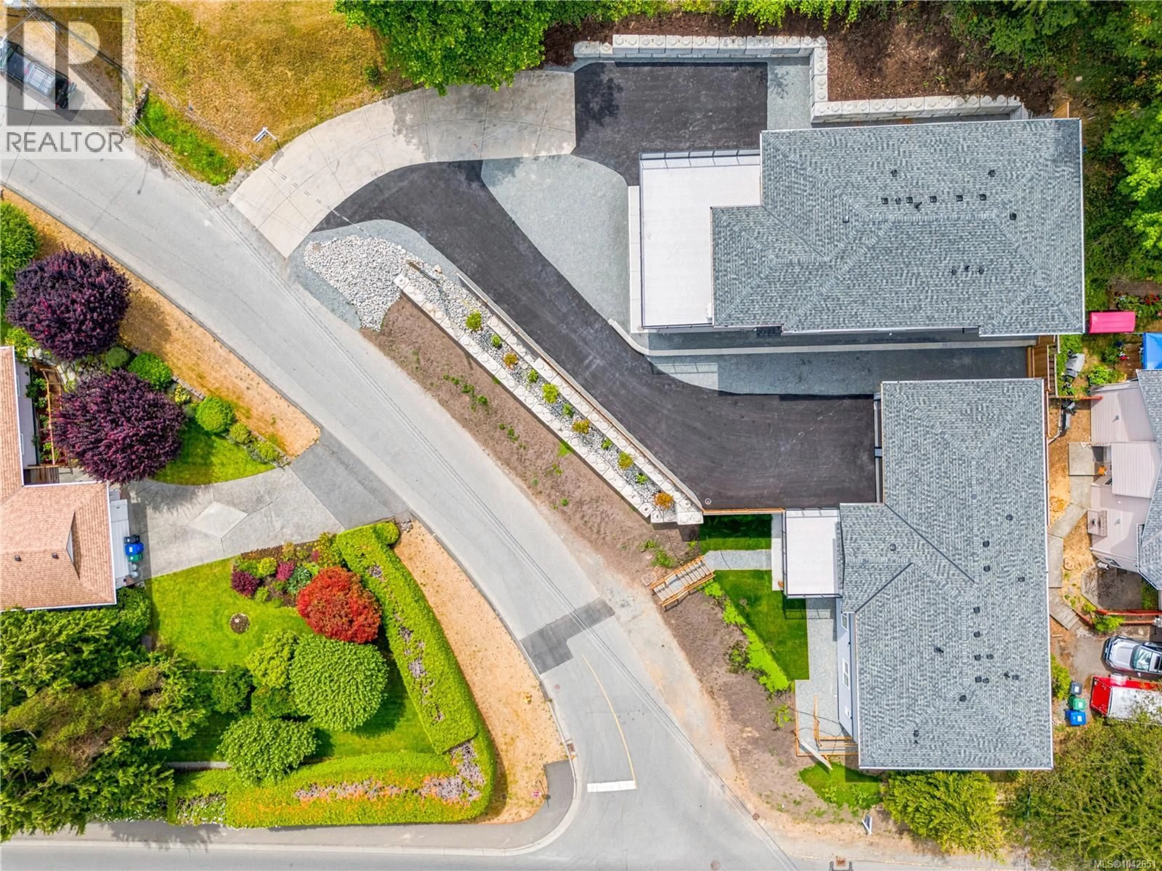 A pic from outside/outdoor area/front of a property/back of a property/a pic from drone, street for 101 - 5309 TOMS TURNABOUT, Nanaimo British Columbia V9T5M9