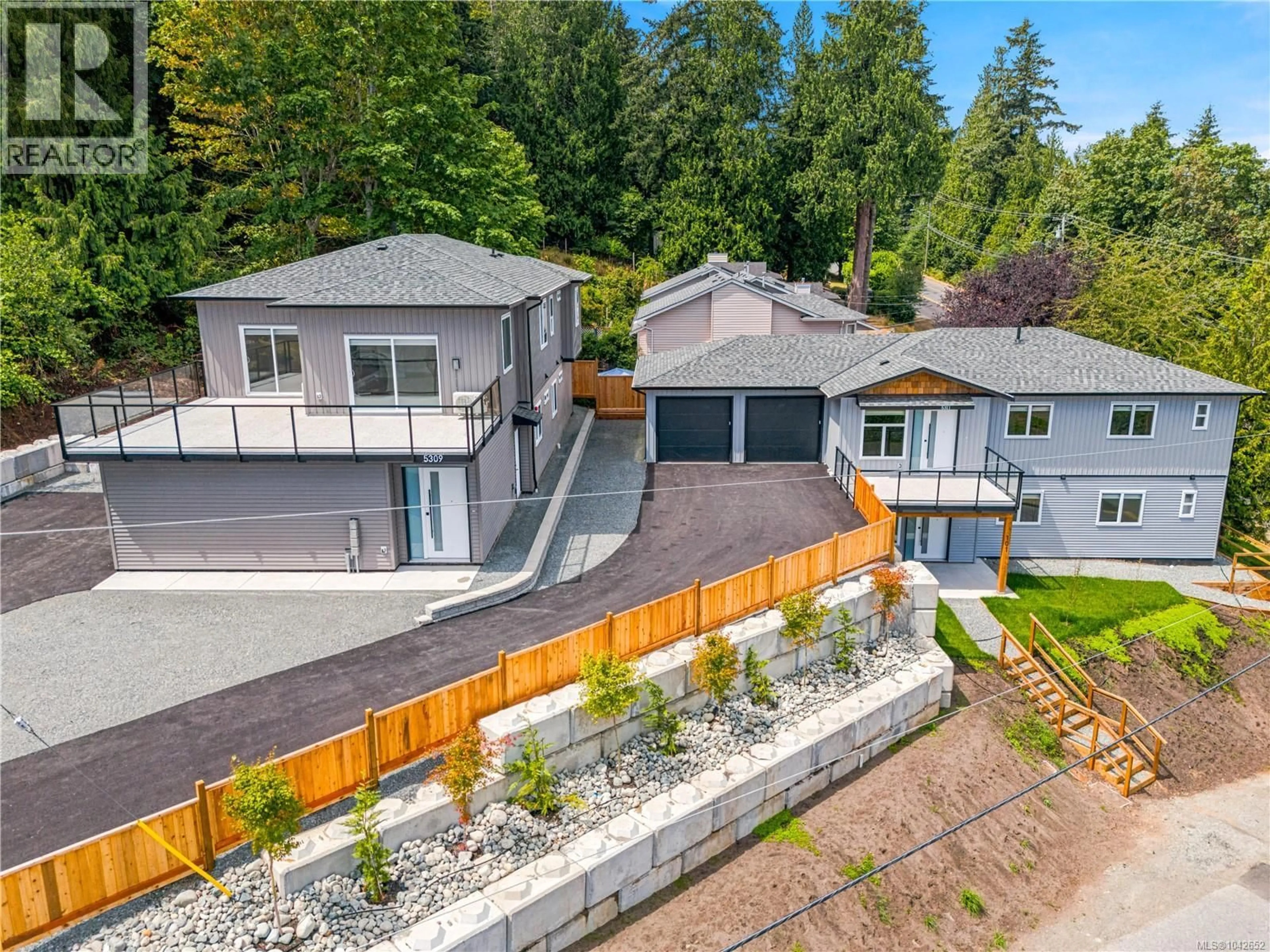 A pic from outside/outdoor area/front of a property/back of a property/a pic from drone, street for 201 - 5309 TOMS TURNABOUT, Nanaimo British Columbia V9T5M9