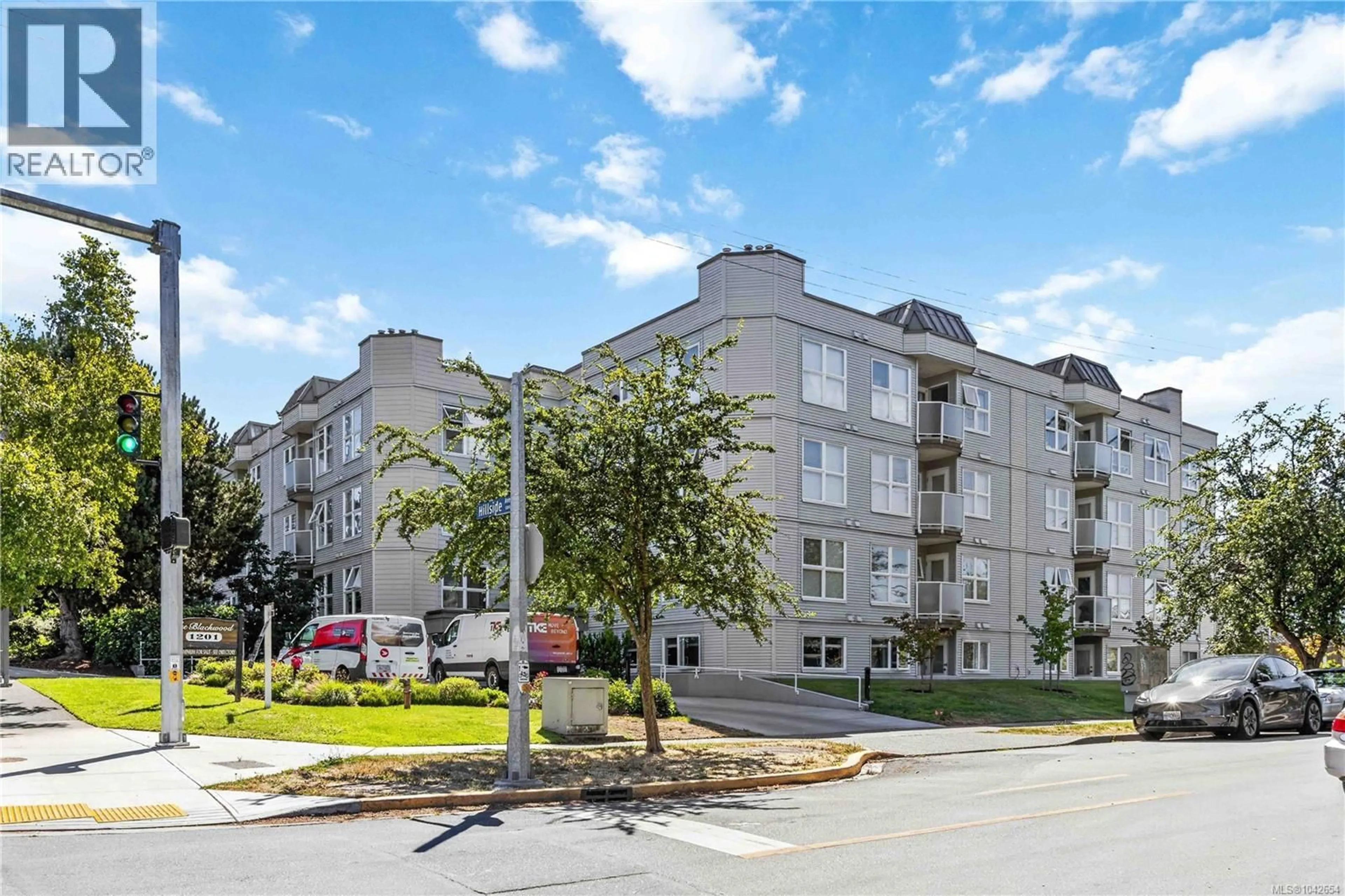 A pic from outside/outdoor area/front of a property/back of a property/a pic from drone, street for 311 - 1201 HILLSIDE AVENUE, Victoria British Columbia V8T2B1