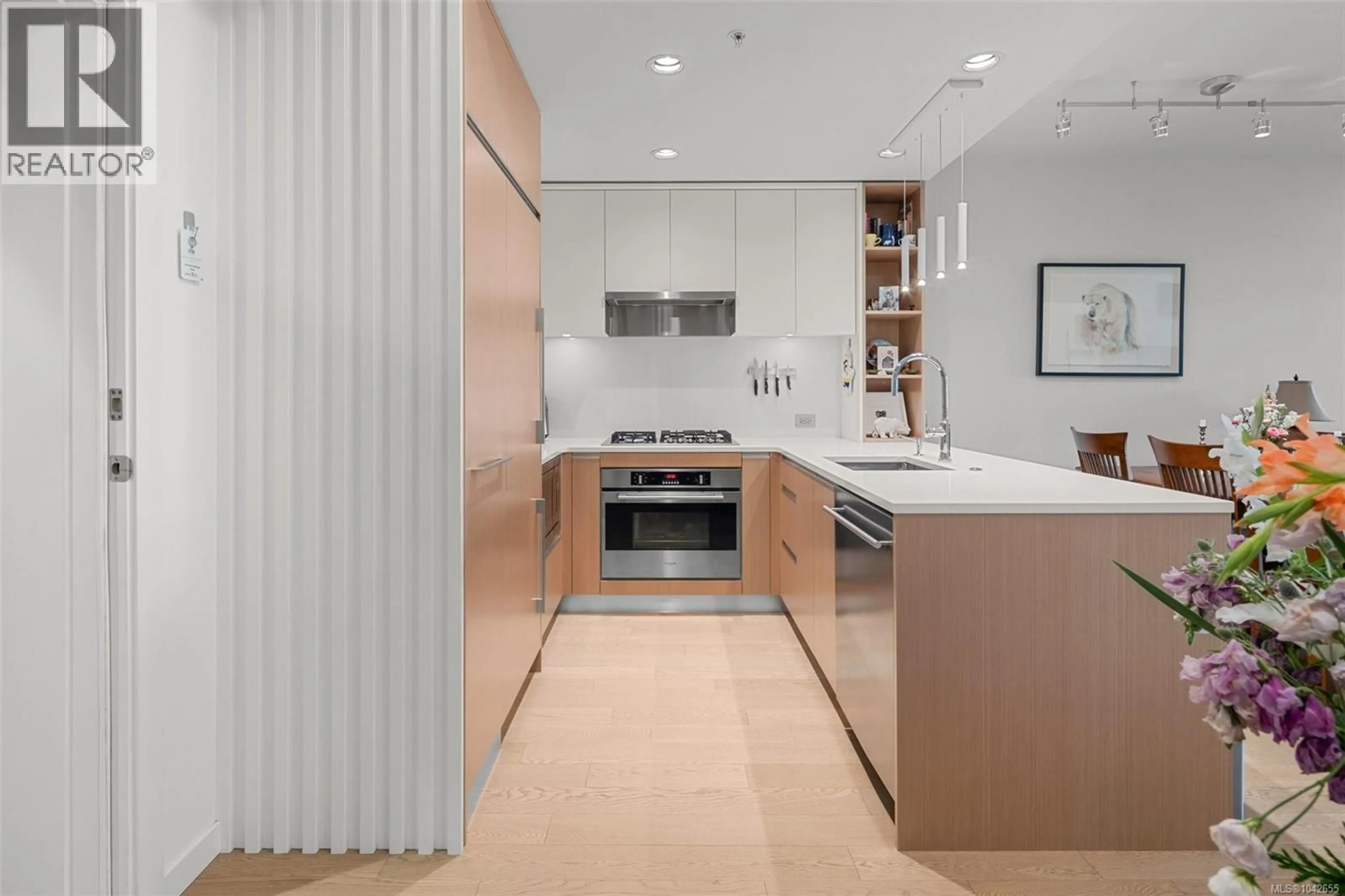 Contemporary kitchen, unknown for 511 - 1033 COOK STREET, Victoria British Columbia V8V0E1
