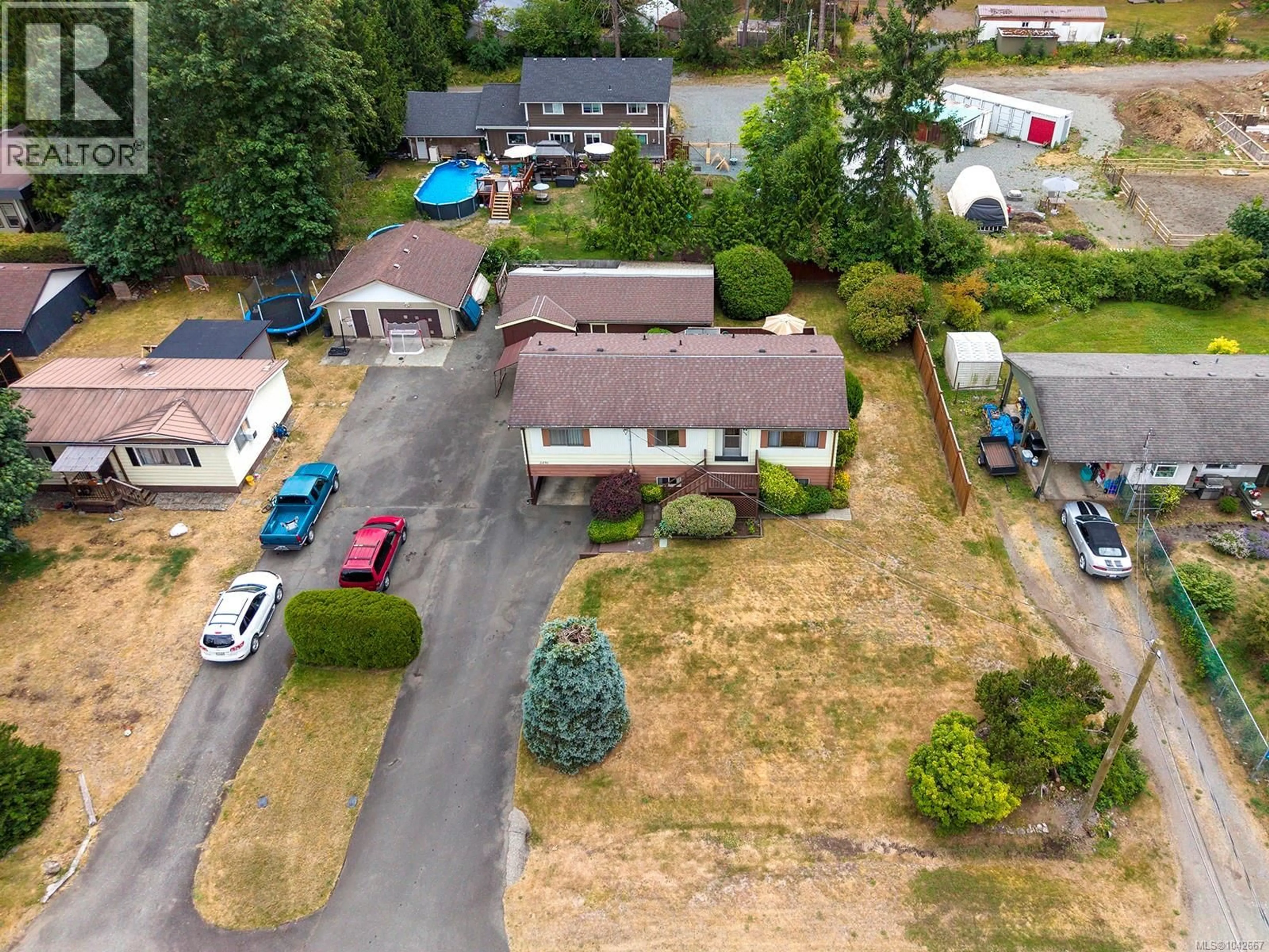 A pic from outside/outdoor area/front of a property/back of a property/a pic from drone, street for 2496 CRYSTAL DRIVE, Courtenay British Columbia V9N9J9
