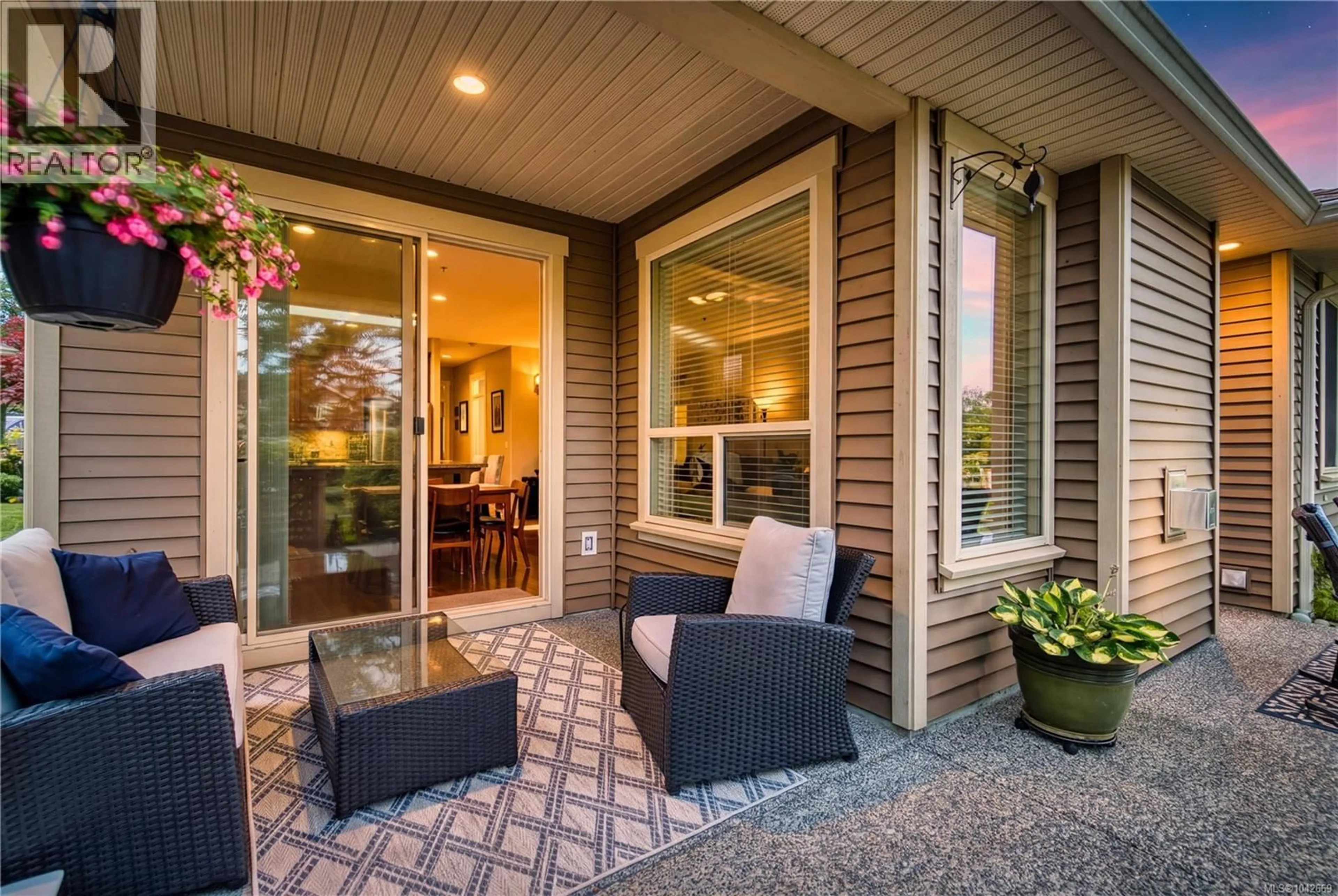 Patio, street for 102 - 4472 STONEBRIDGE PLACE, Nanaimo British Columbia V9T0E6