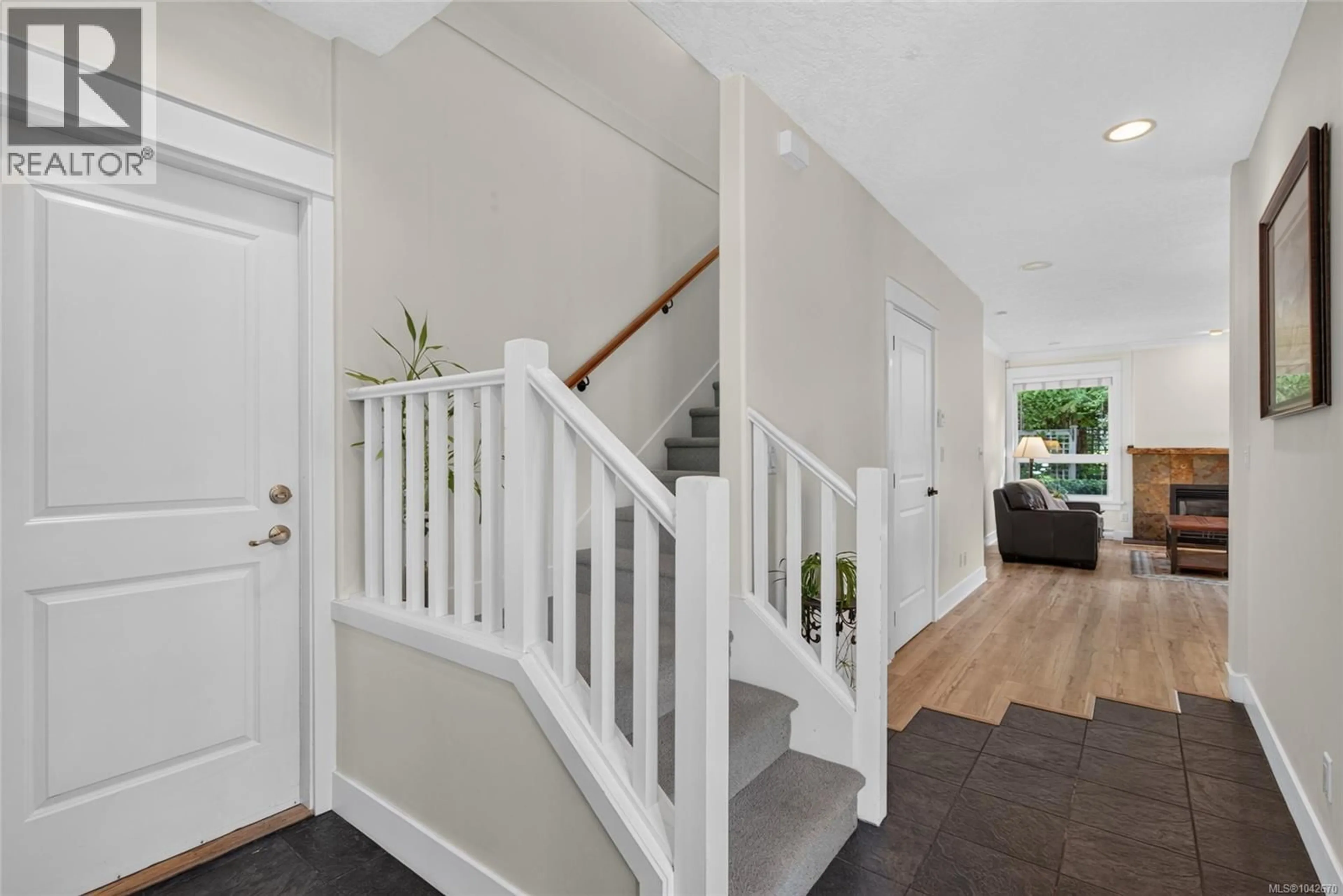 Indoor entryway for 5A - 7250 WEST SAANICH ROAD, Central Saanich British Columbia V8M0A3