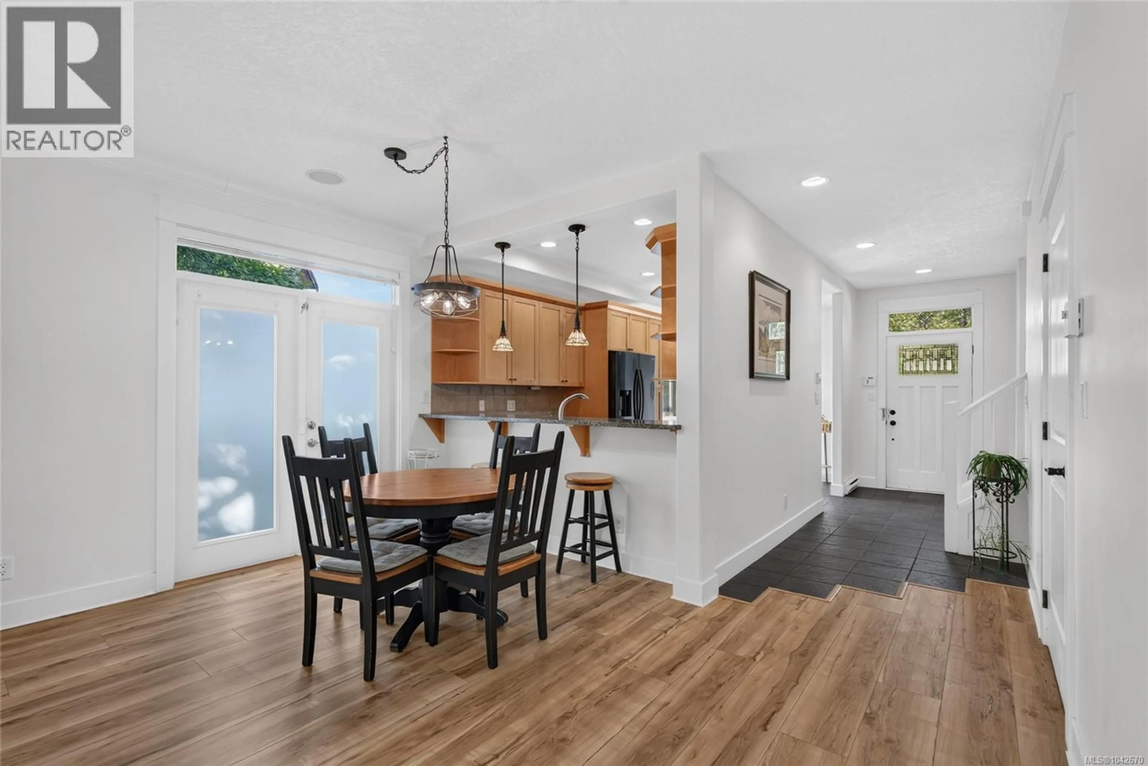 Open concept kitchen, wood/laminate floor for 5A - 7250 WEST SAANICH ROAD, Central Saanich British Columbia V8M0A3