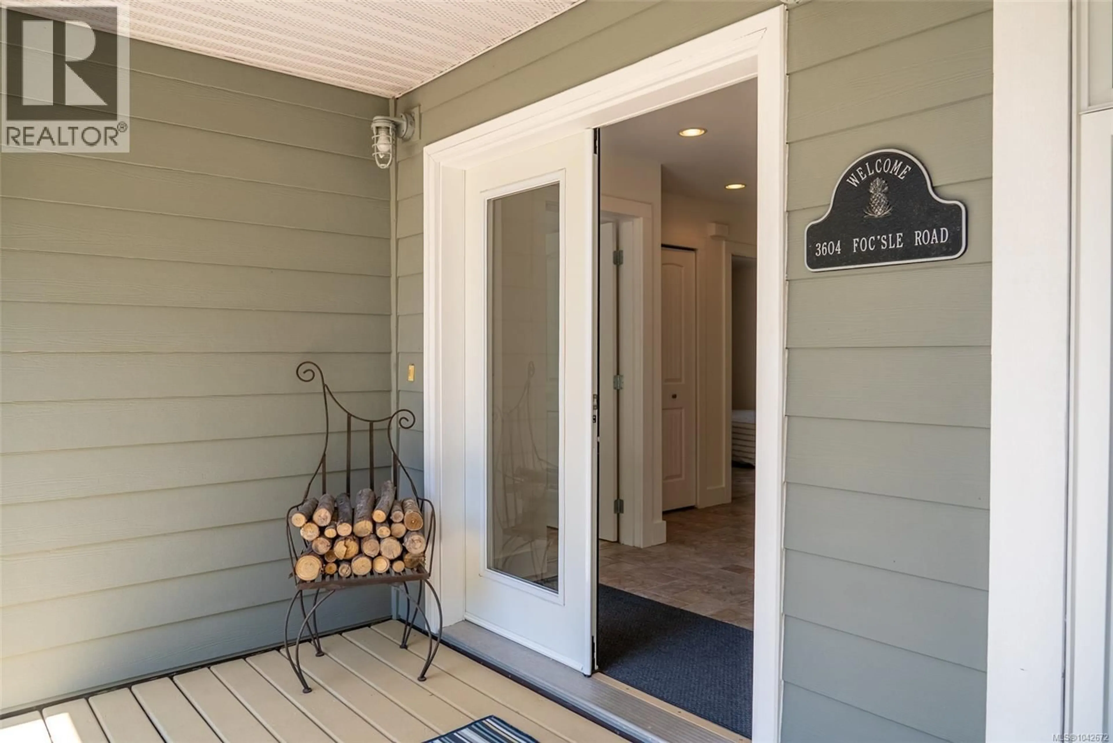 Indoor entryway for 3604 FOC-SLE ROAD, Pender Island British Columbia V0N2M0