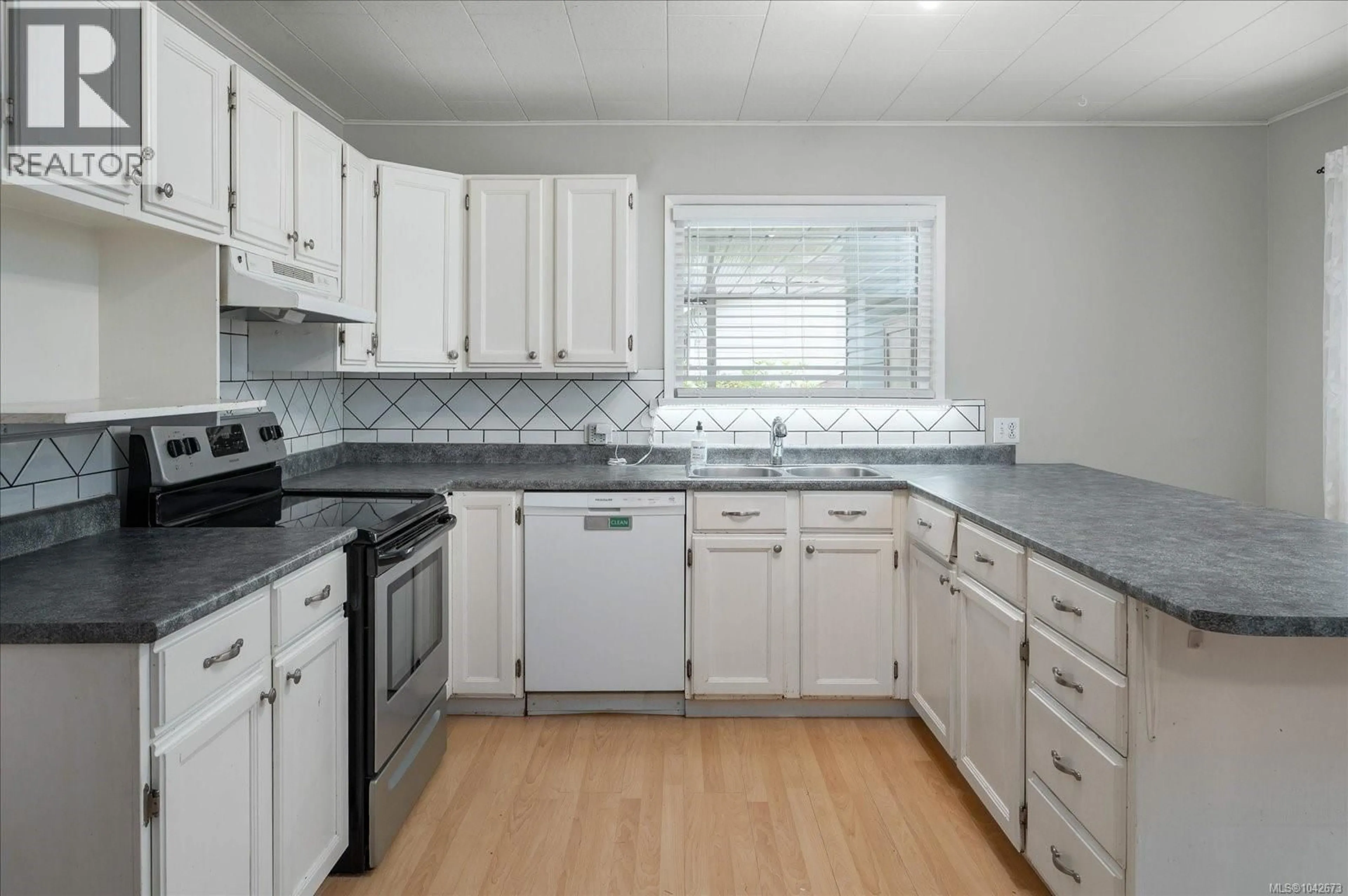 Standard kitchen, unknown for 261 VILLA ROAD, Nanaimo British Columbia V9T2P6