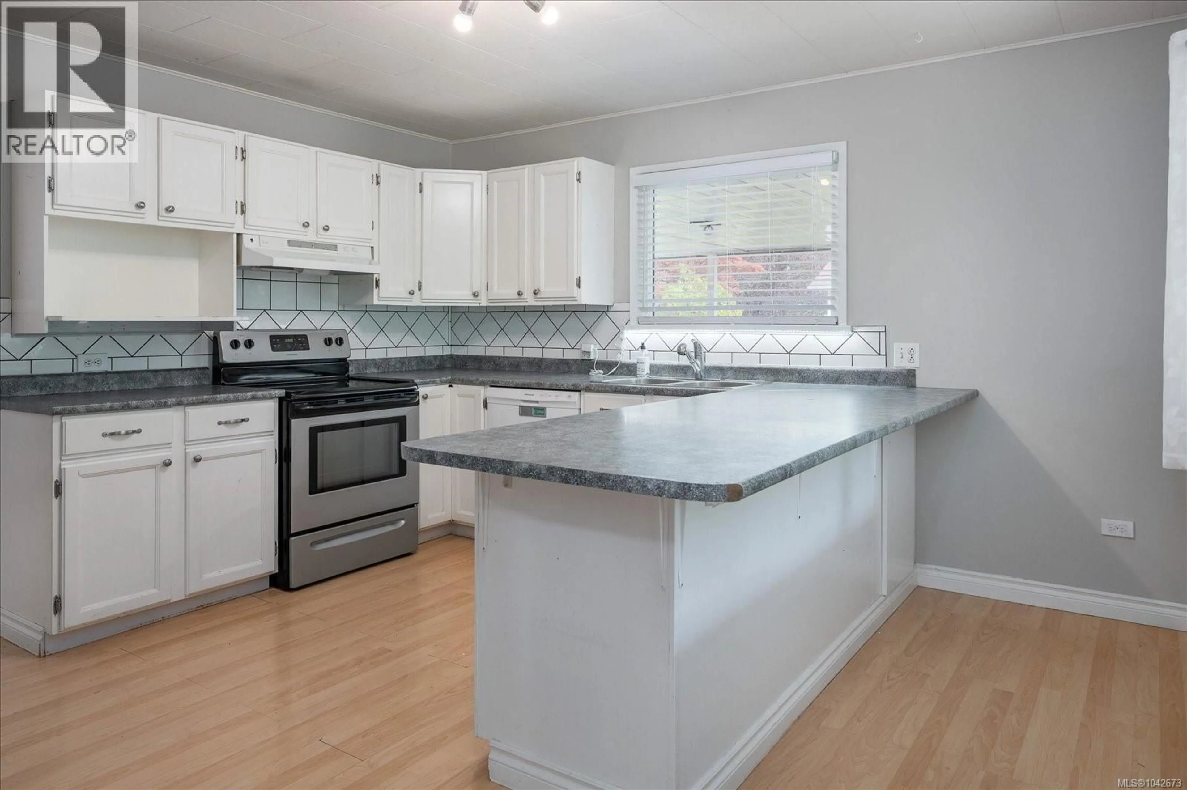 Standard kitchen, unknown for 261 VILLA ROAD, Nanaimo British Columbia V9T2P6