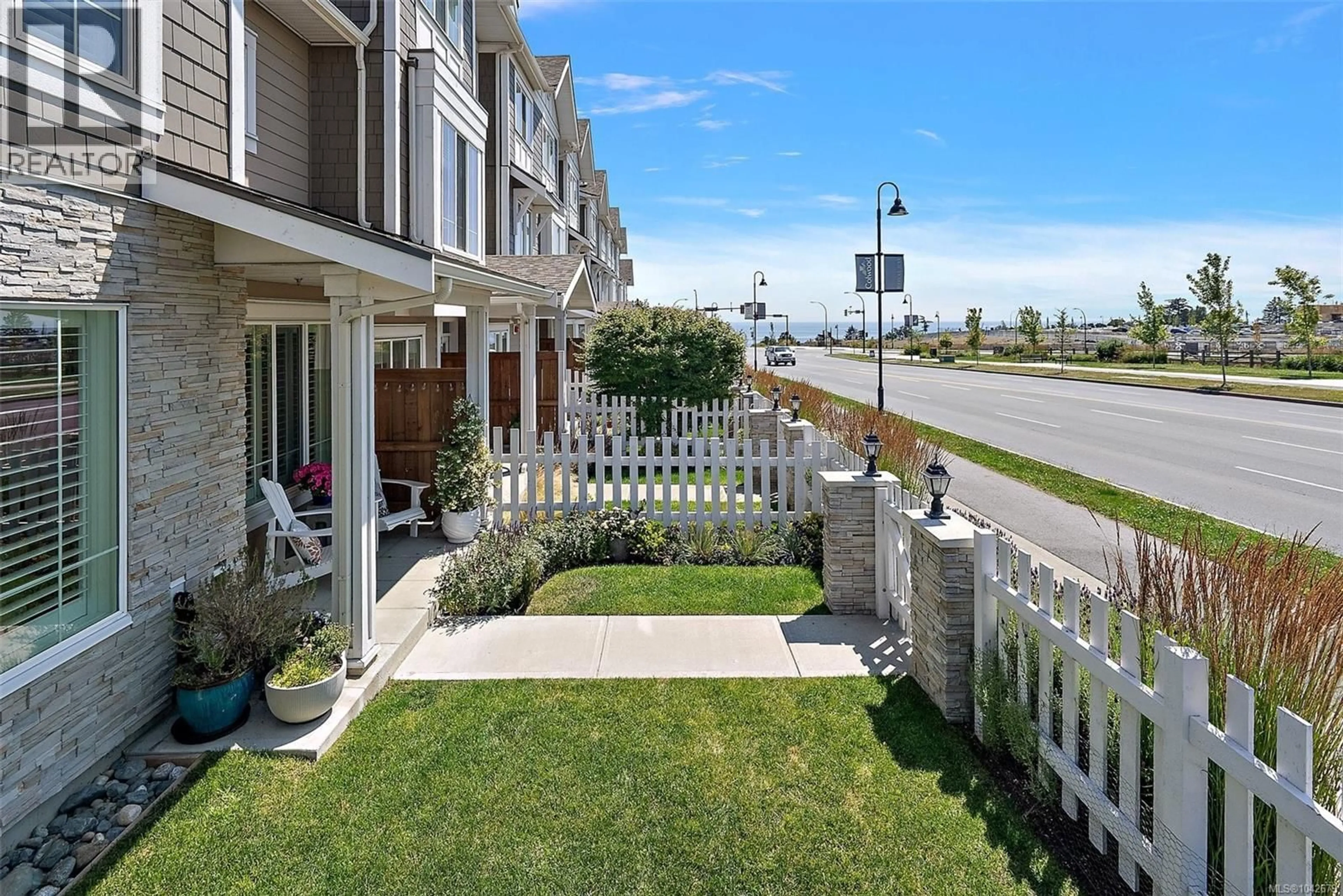 Patio, street for 101 - 3501 DUNLIN STREET, Colwood British Columbia V9C0P7