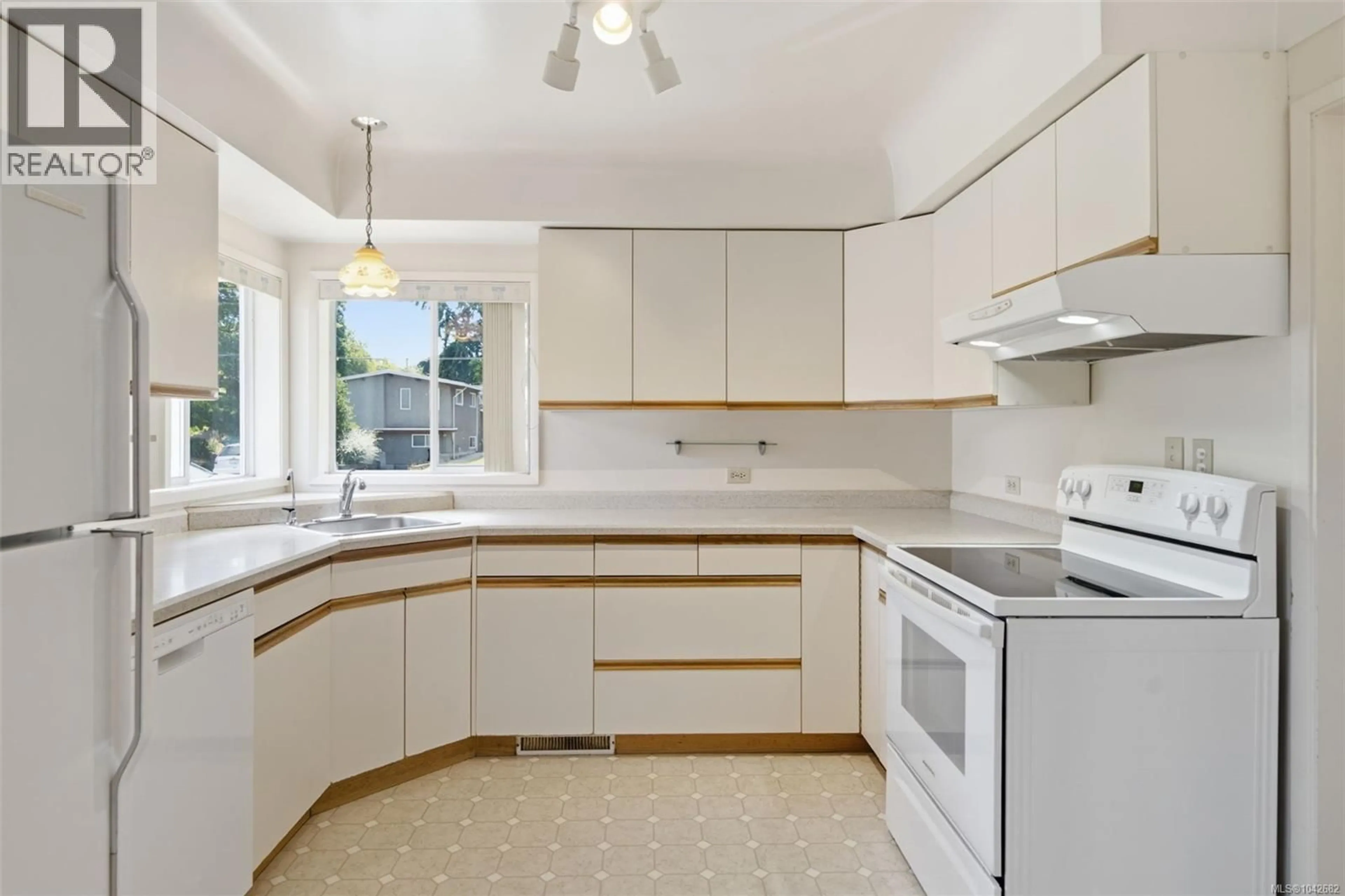 Standard kitchen, ceramic/tile floor for 2430 CAMELOT ROAD, Saanich British Columbia V8N1J3