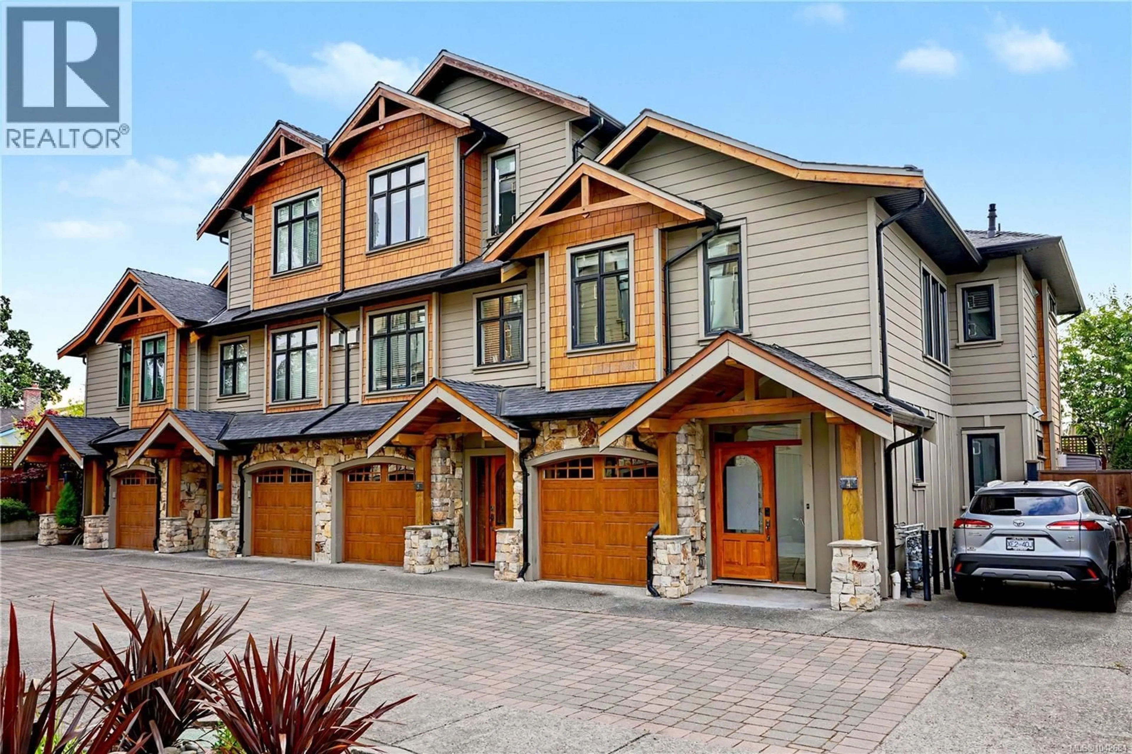 Unknown for 4 - 2622 SHELBOURNE STREET, Victoria British Columbia V8R4L9