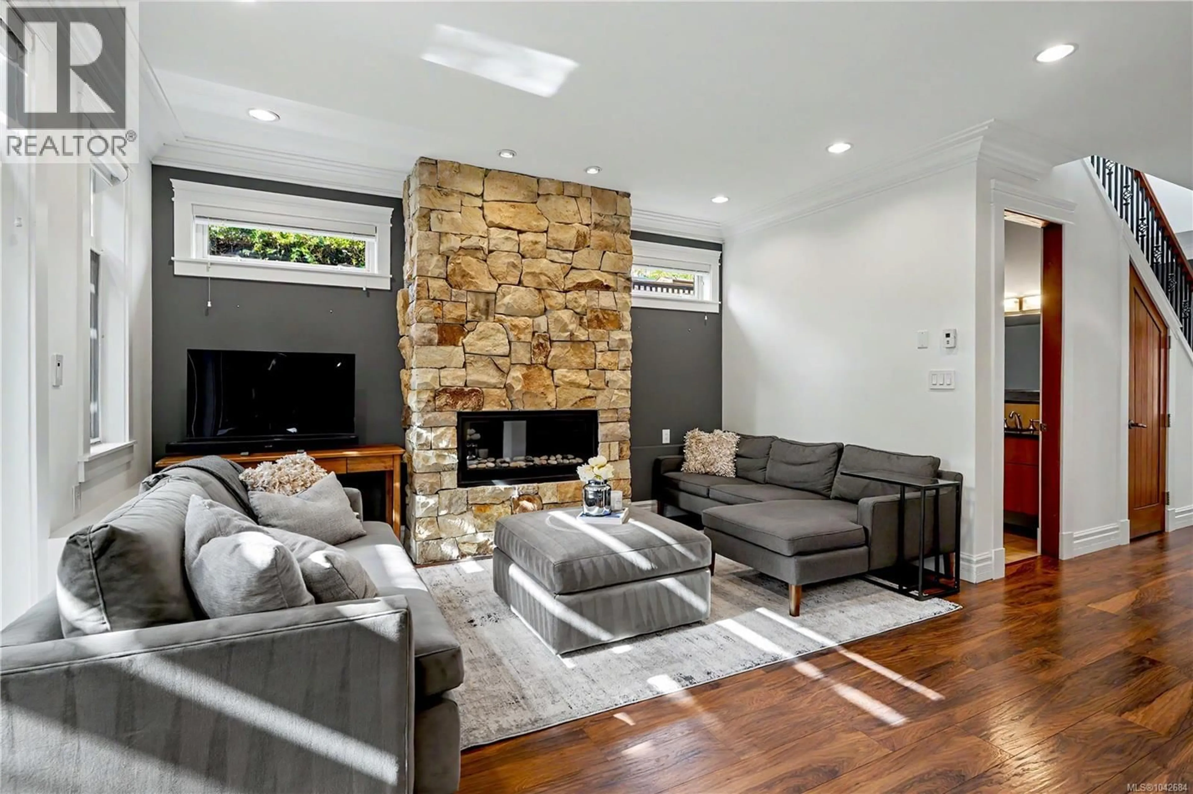 Living room with furniture, unknown for 4 - 2622 SHELBOURNE STREET, Victoria British Columbia V8R4L9