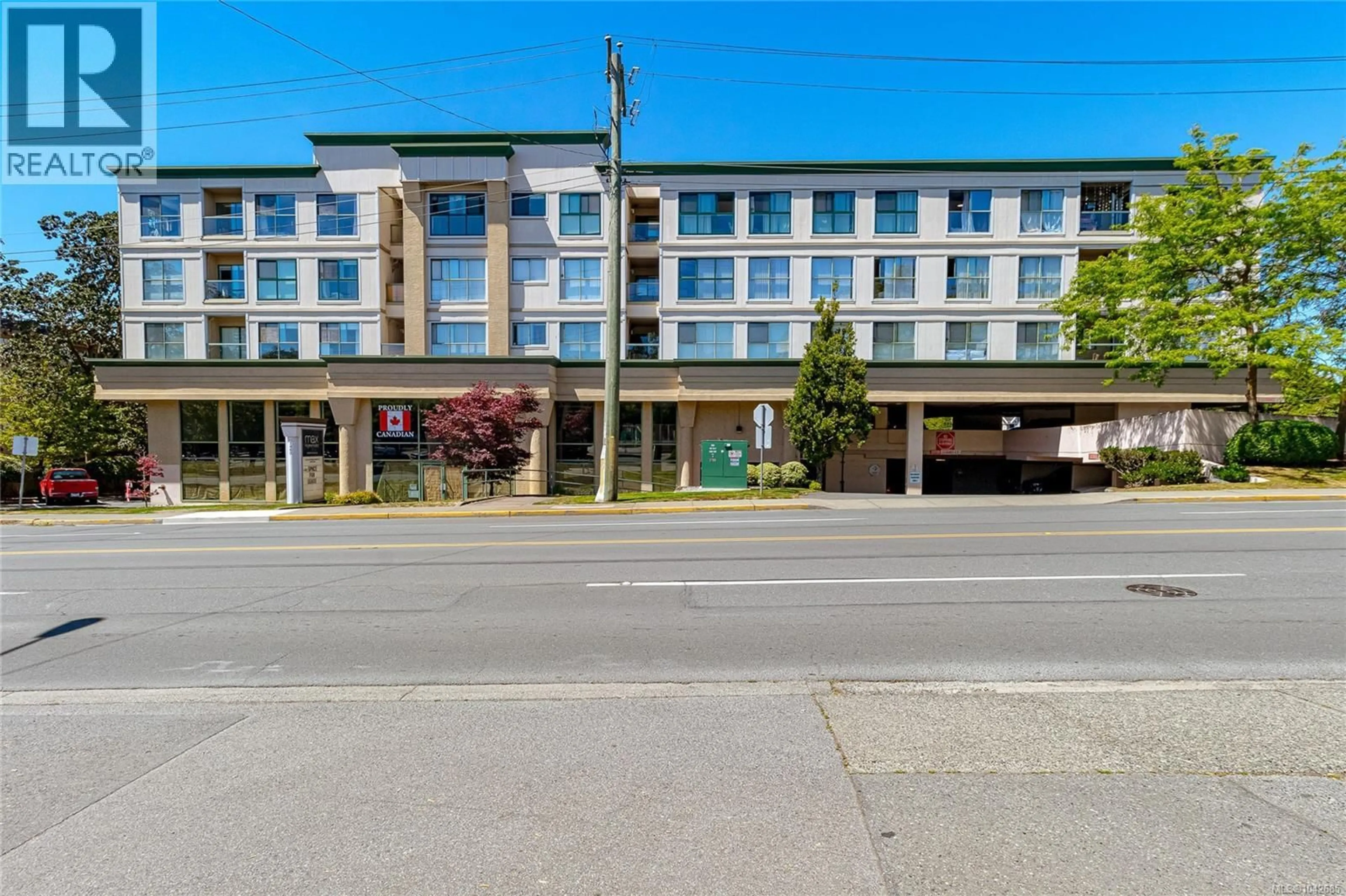 Patio, building for 409 - 3460 QUADRA STREET, Saanich British Columbia V8X1G6