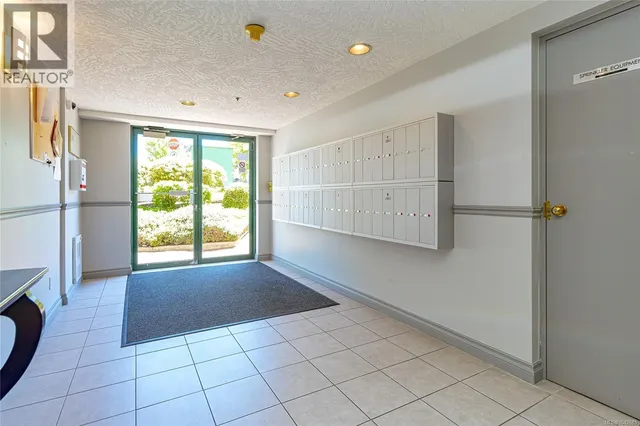 409 - 3460 QUADRA STREET, Saanich 3