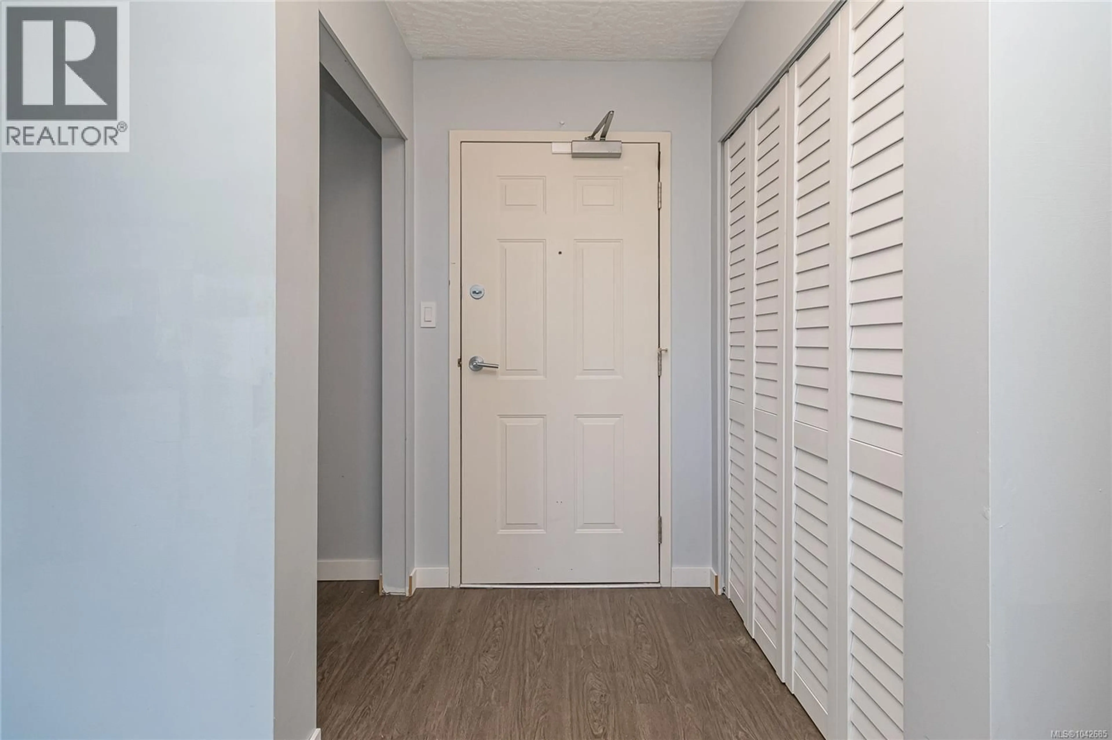 Indoor entryway for 409 - 3460 QUADRA STREET, Saanich British Columbia V8X1G6