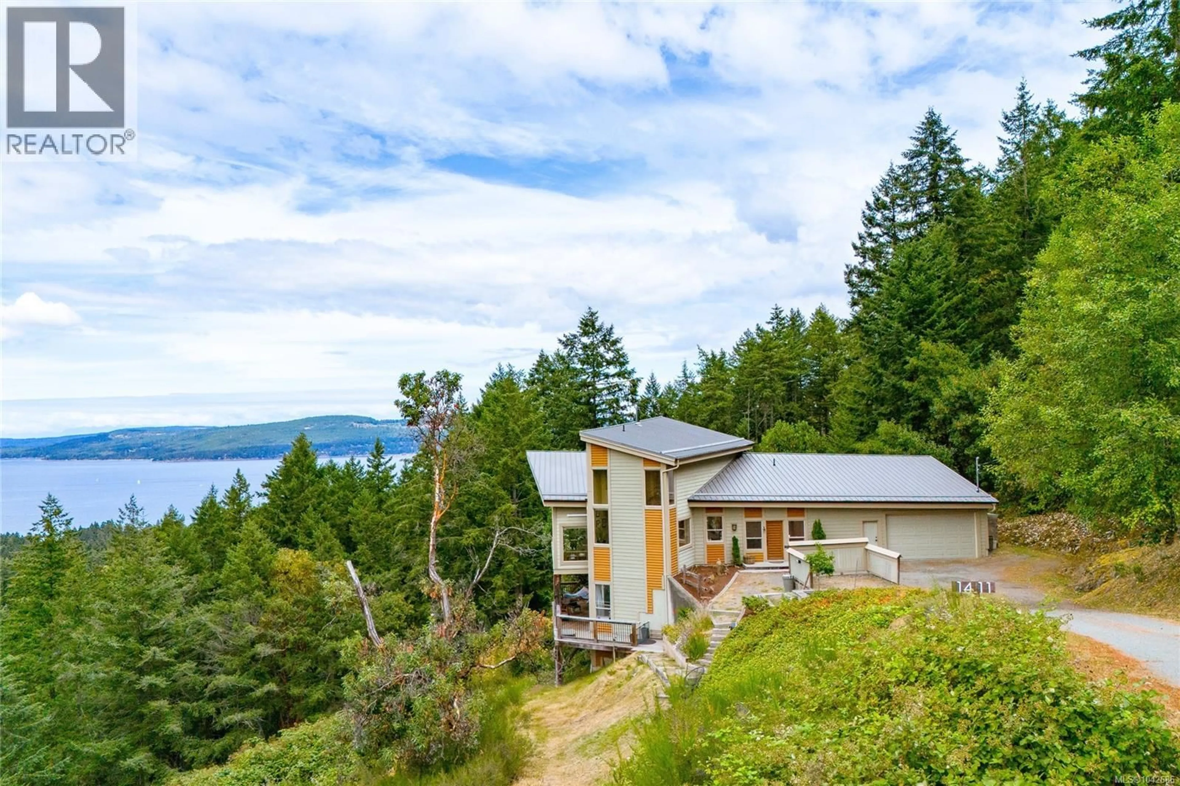 A pic from outside/outdoor area/front of a property/back of a property/a pic from drone, water/lake/river/ocean view for 1411 GEORGIA PARK HEIGHTS ROAD, Crofton British Columbia V9L5W7