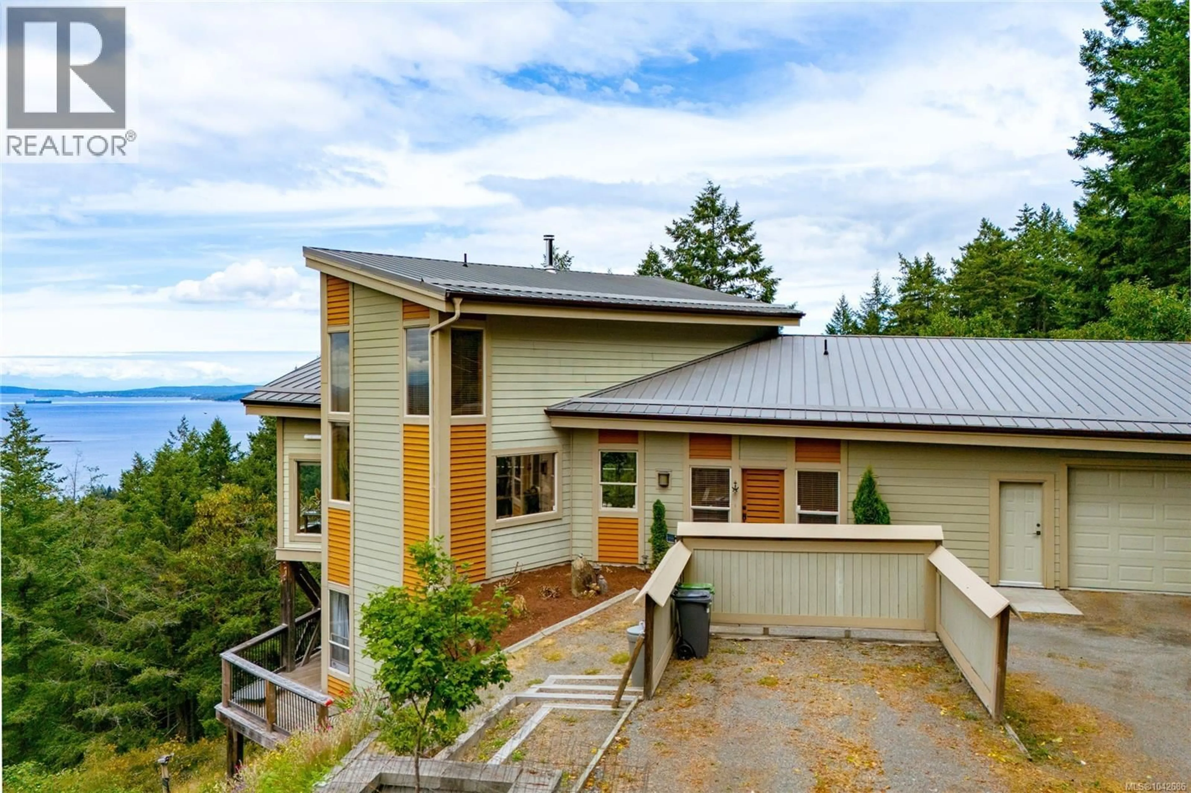 A pic from outside/outdoor area/front of a property/back of a property/a pic from drone, mountain view for 1411 GEORGIA PARK HEIGHTS ROAD, Crofton British Columbia V9L5W7