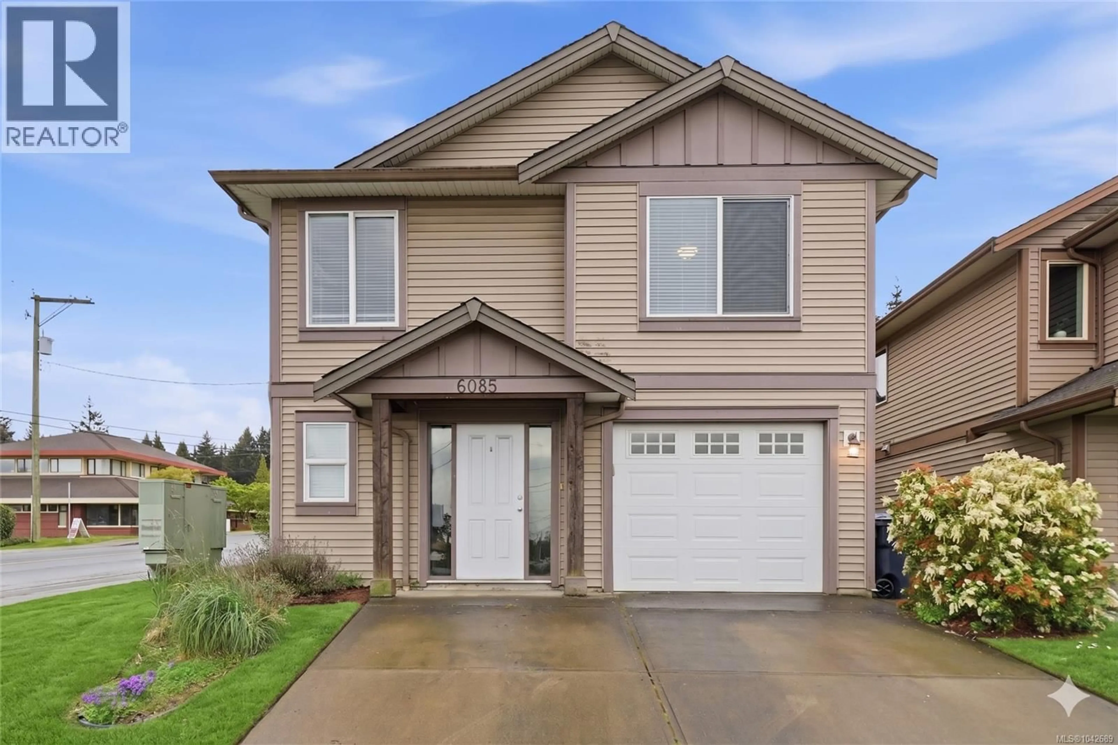 Home with vinyl exterior material, street for 6085 CLAYBURN PLACE, Nanaimo British Columbia V9V1M6