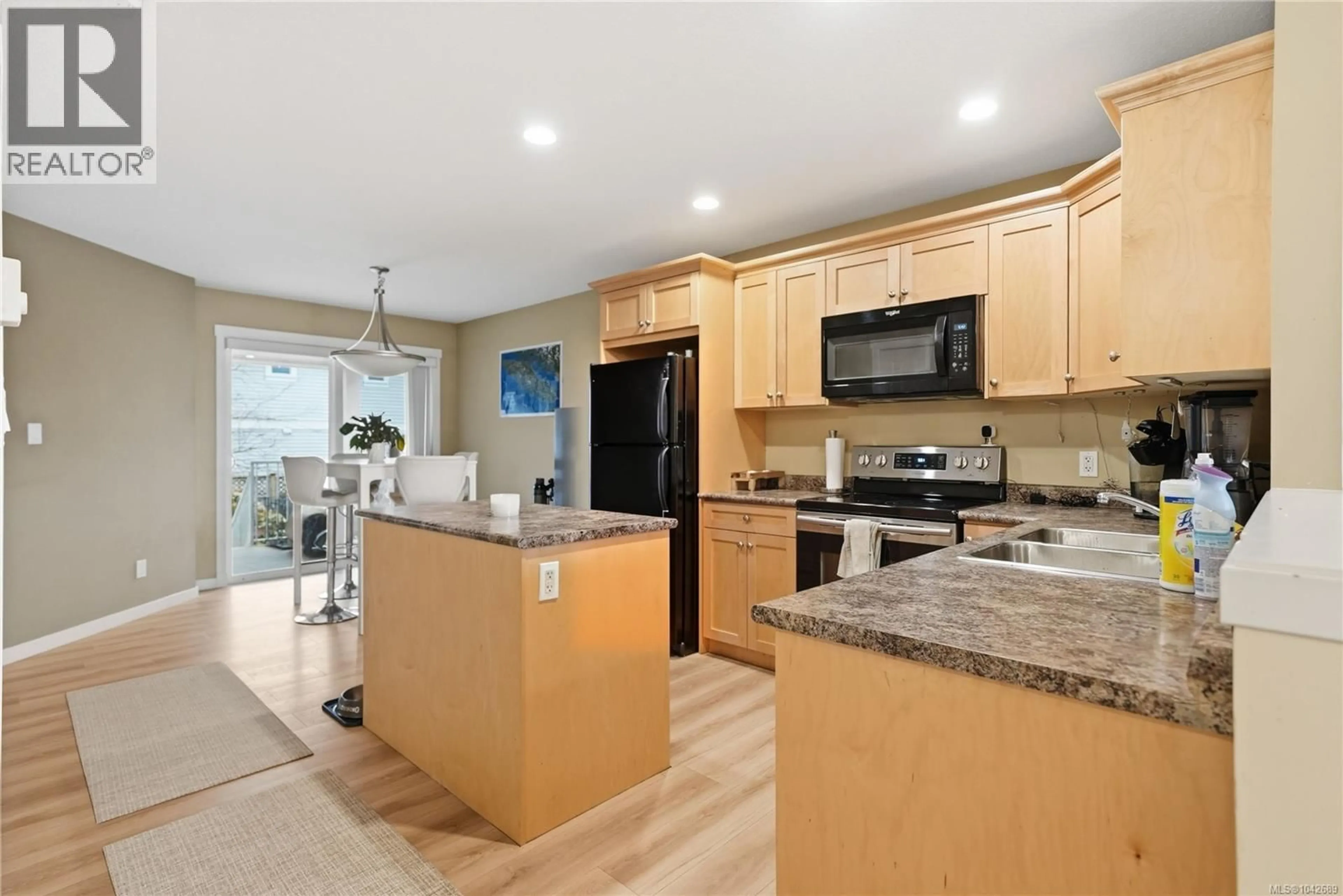 Open concept kitchen, unknown for 6085 CLAYBURN PLACE, Nanaimo British Columbia V9V1M6