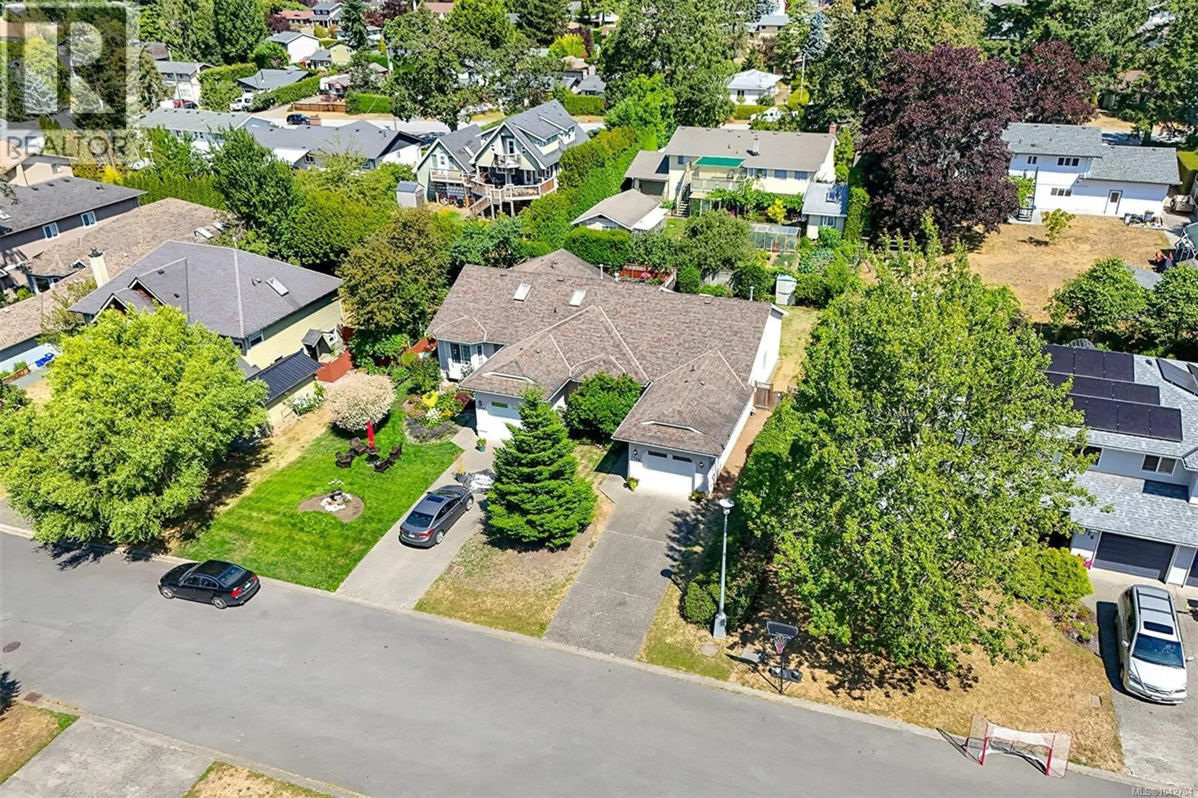 A pic from outside/outdoor area/front of a property/back of a property/a pic from drone, street for 1108 LUCILLE DRIVE, Central Saanich British Columbia V8M1H6