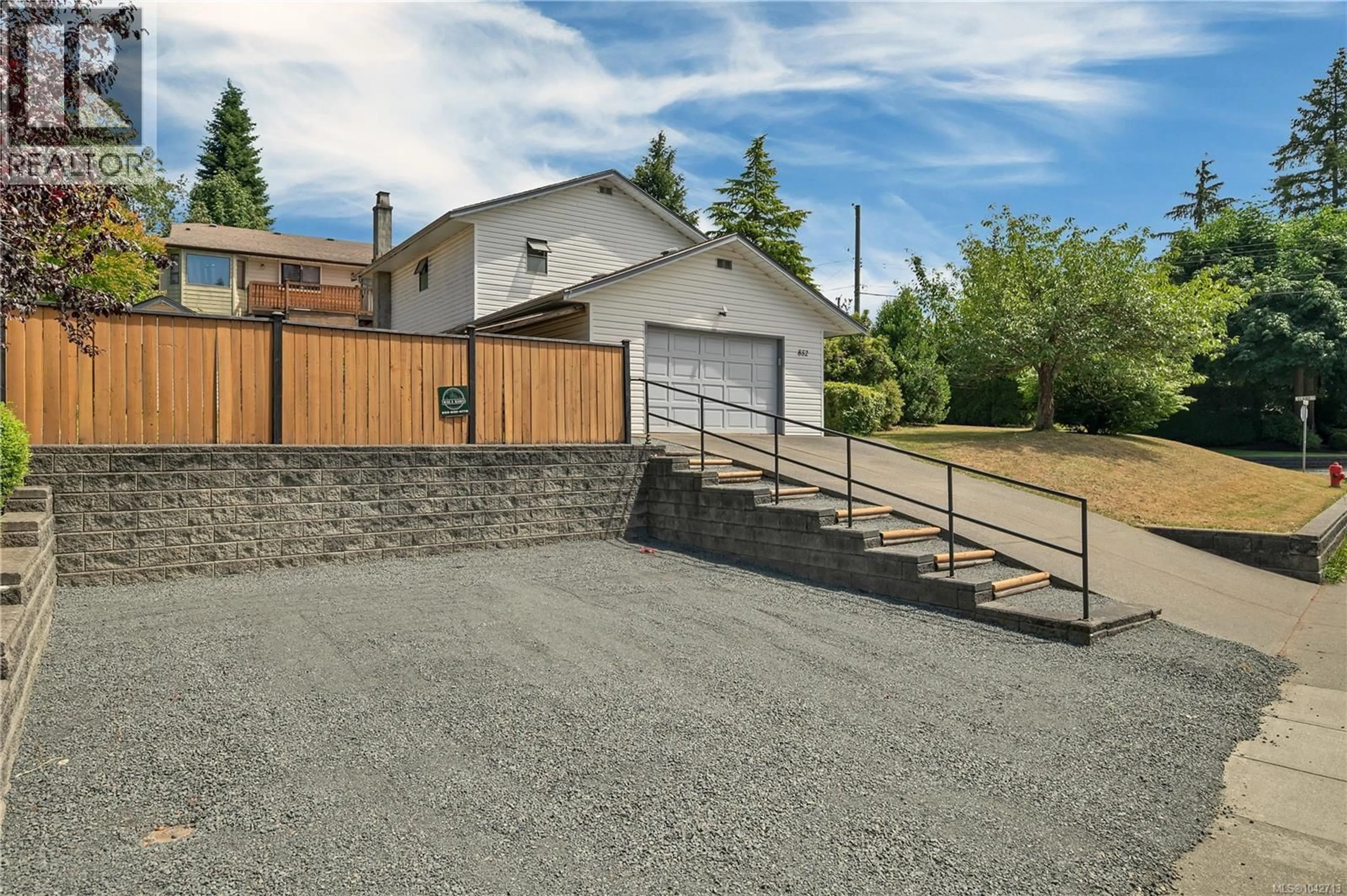 A pic from outside/outdoor area/front of a property/back of a property/a pic from drone, unknown for 852 ELAND DRIVE, Campbell River British Columbia V9W6Y8
