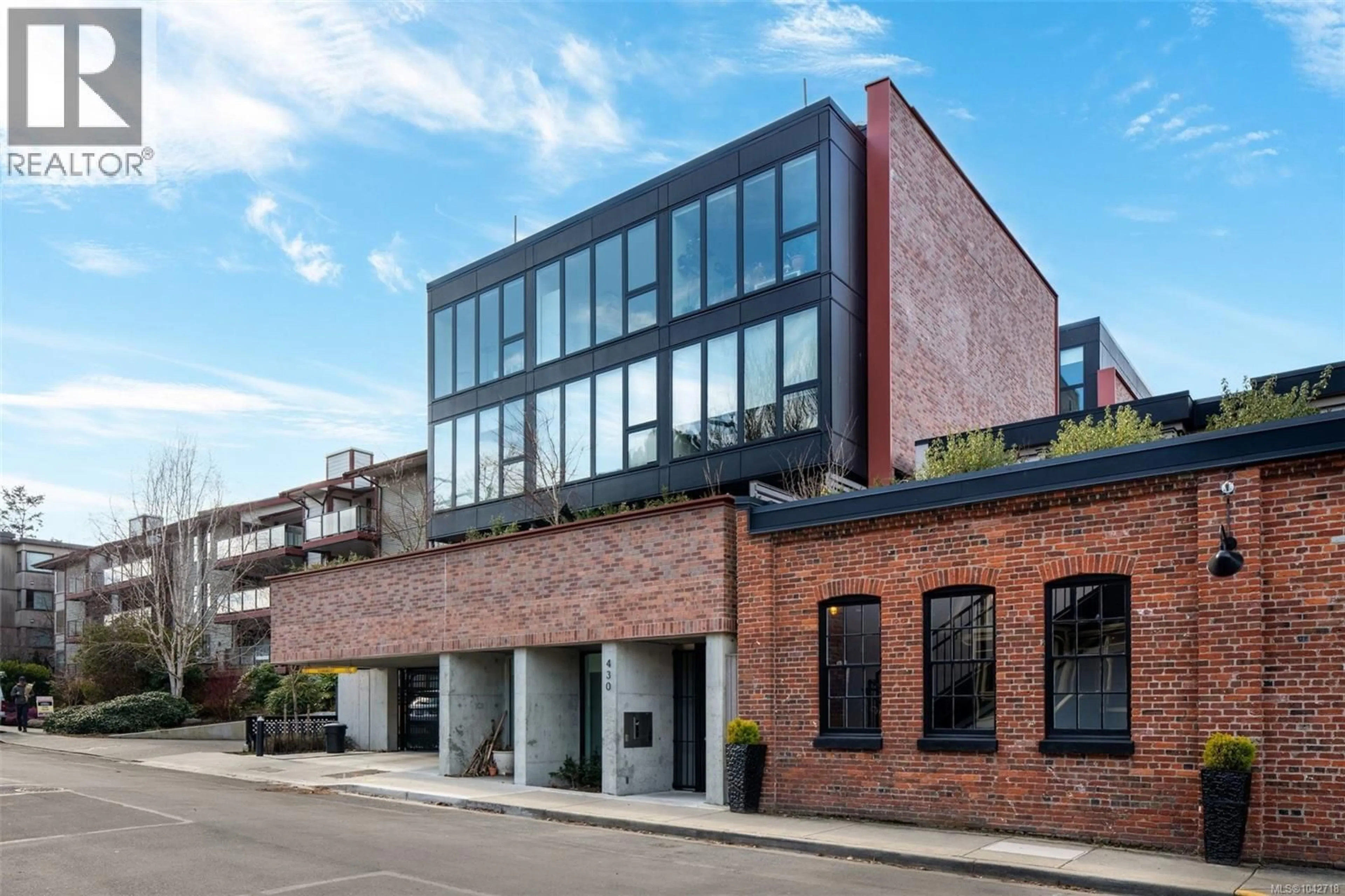 Home with brick exterior material, building for 205 - 430 PARRY STREET, Victoria British Columbia V8V2H7