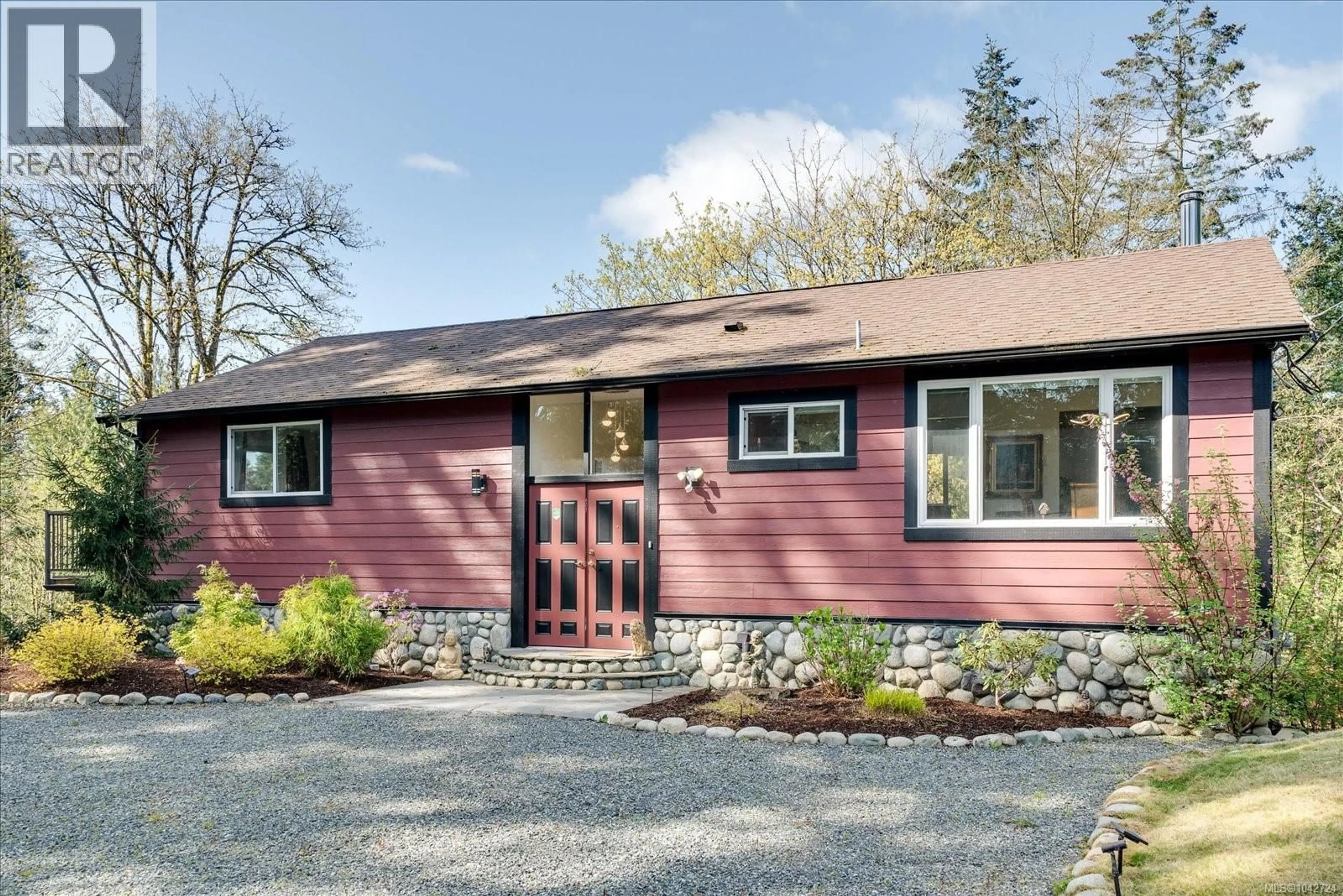 Home with vinyl exterior material, street for 1701 MORDEN ROAD, Nanaimo British Columbia V9X1T6