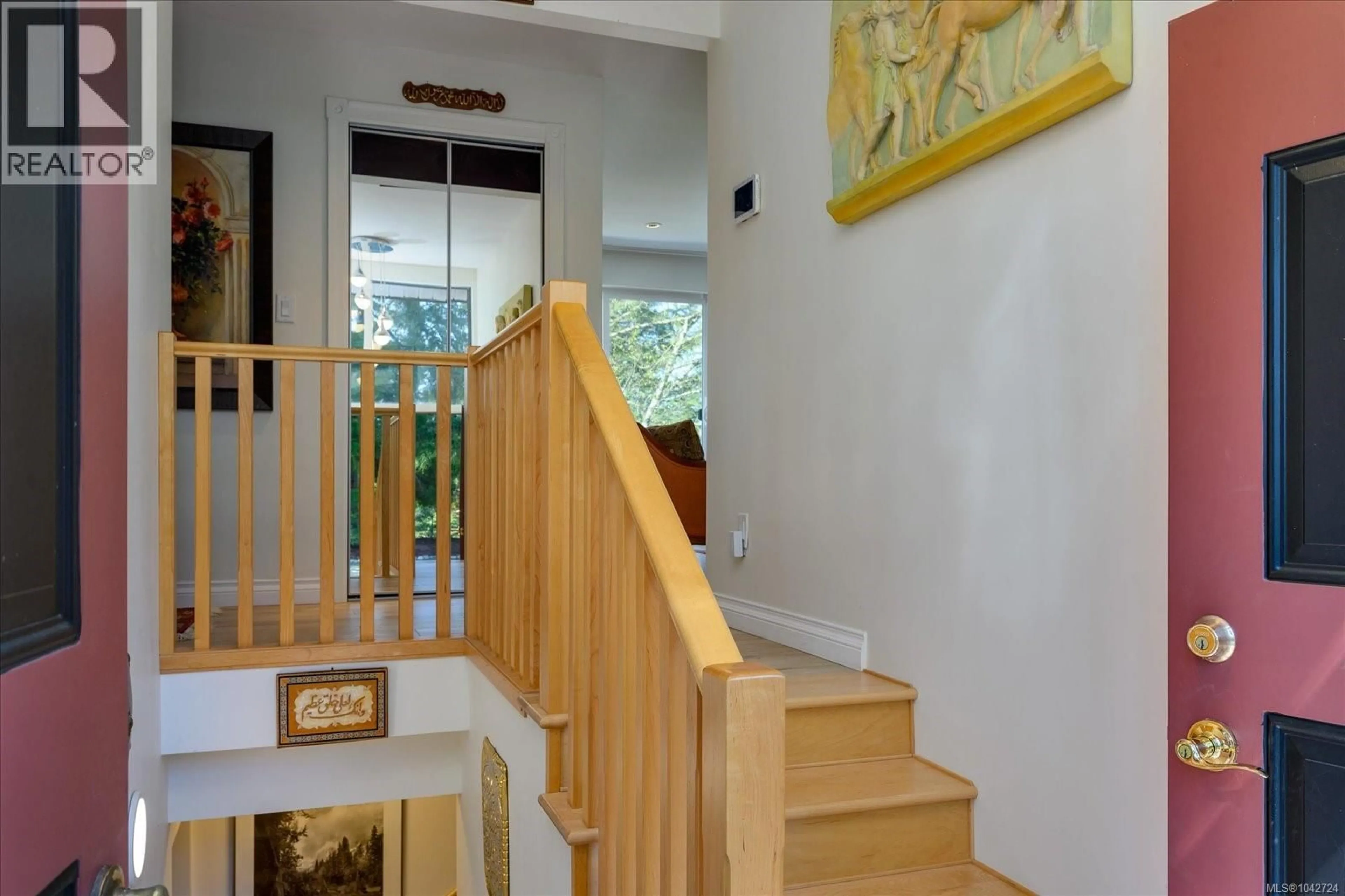 Indoor foyer for 1701 MORDEN ROAD, Nanaimo British Columbia V9X1T6