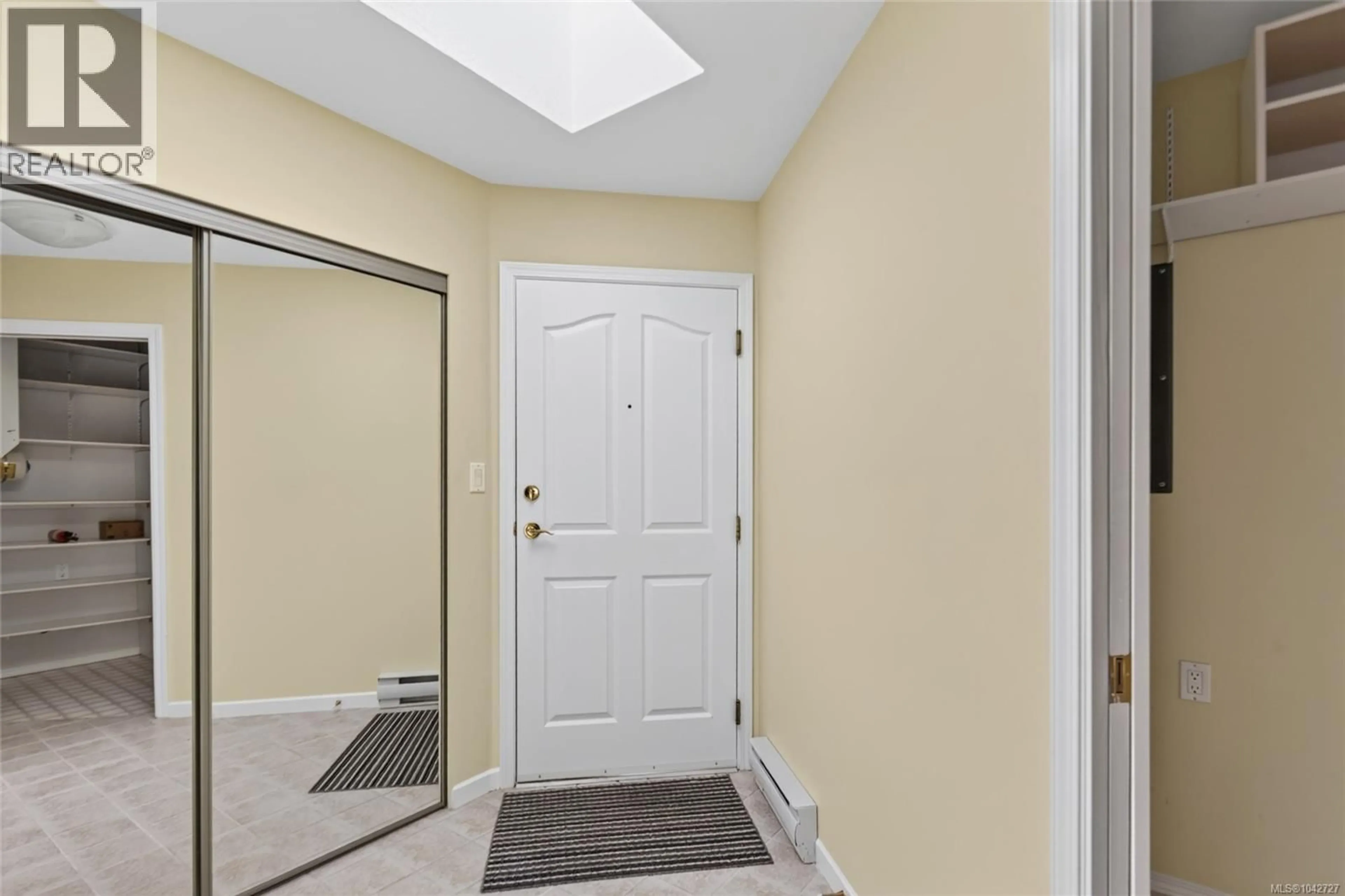 Indoor entryway for 302 - 245 FIRST STREET, Duncan British Columbia V9L1R3