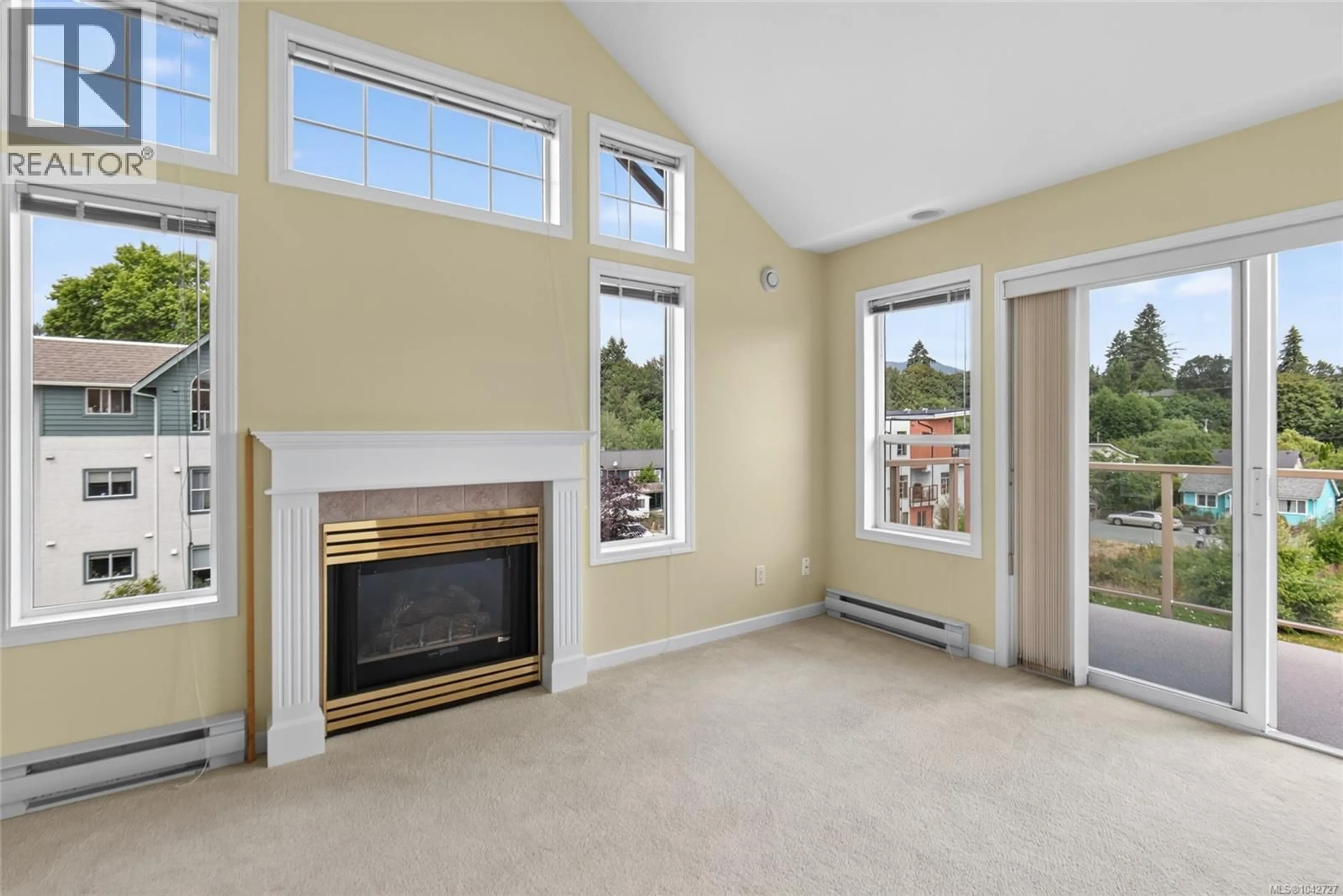 Living room with furniture, unknown for 302 - 245 FIRST STREET, Duncan British Columbia V9L1R3