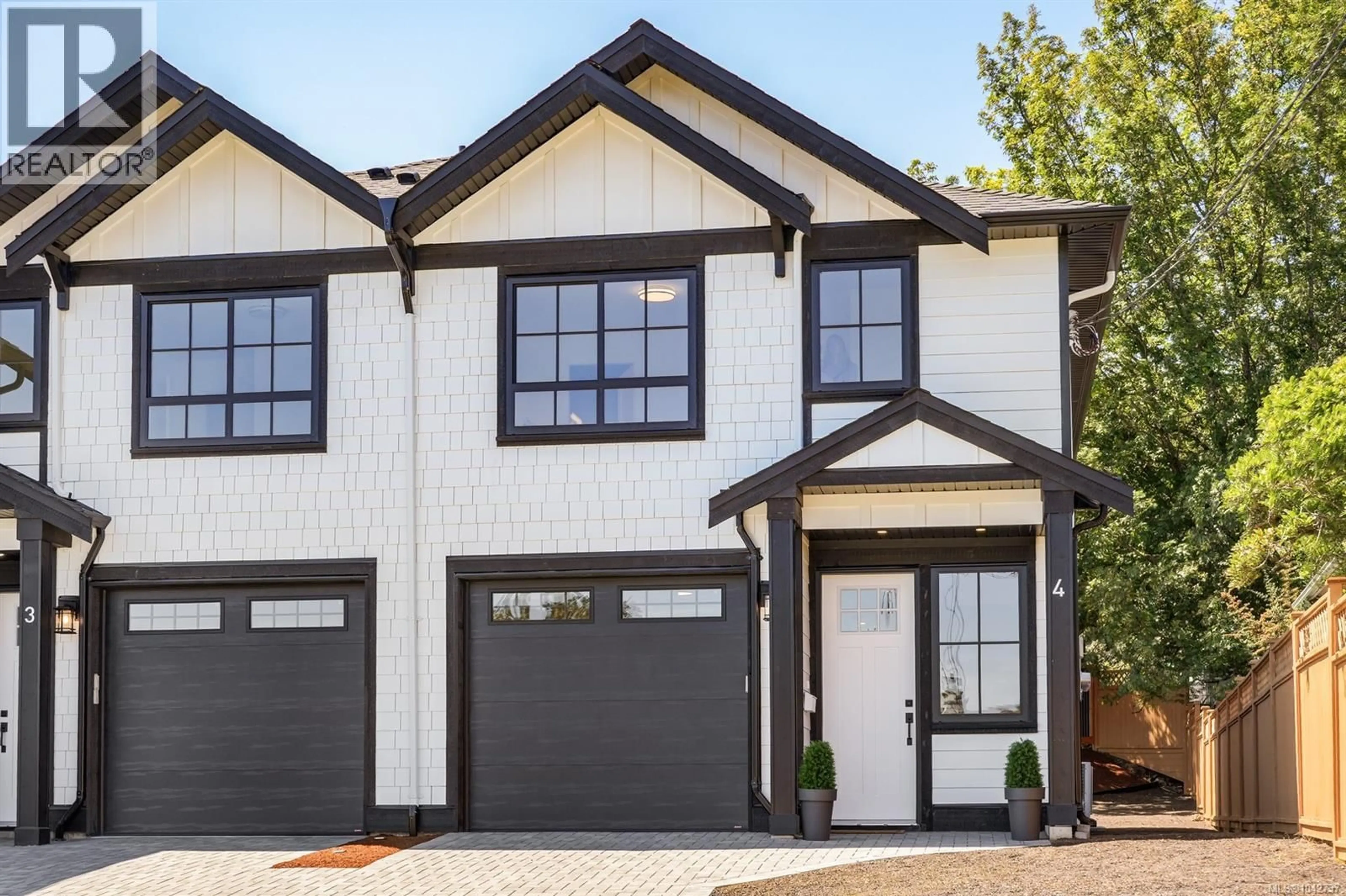 Home with vinyl exterior material, street for 4 - 4068 TUXEDO DRIVE, Saanich British Columbia V8X2L3